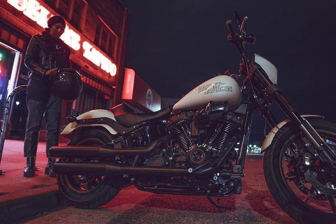 Harley-Davidsonさんのインスタグラム写真 - (Harley-DavidsonInstagram)「Light the night.​  2023 Low Rider S and Fat Bob 114 at link in bio.​  #HarleyDavidson #LowRiderS #FatBob114​」11月6日 0時28分 - harleydavidson