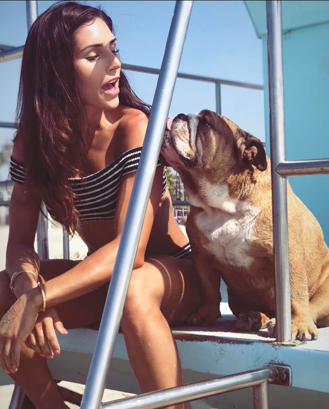 Alexia Clarkのインスタグラム：「Which meme is your favorite?!  Also, does anyone remember life before memes? Sometimes they are the best part of the day 😂😂   www.Alexia-Clark.com   #funny #sunday #fitness」