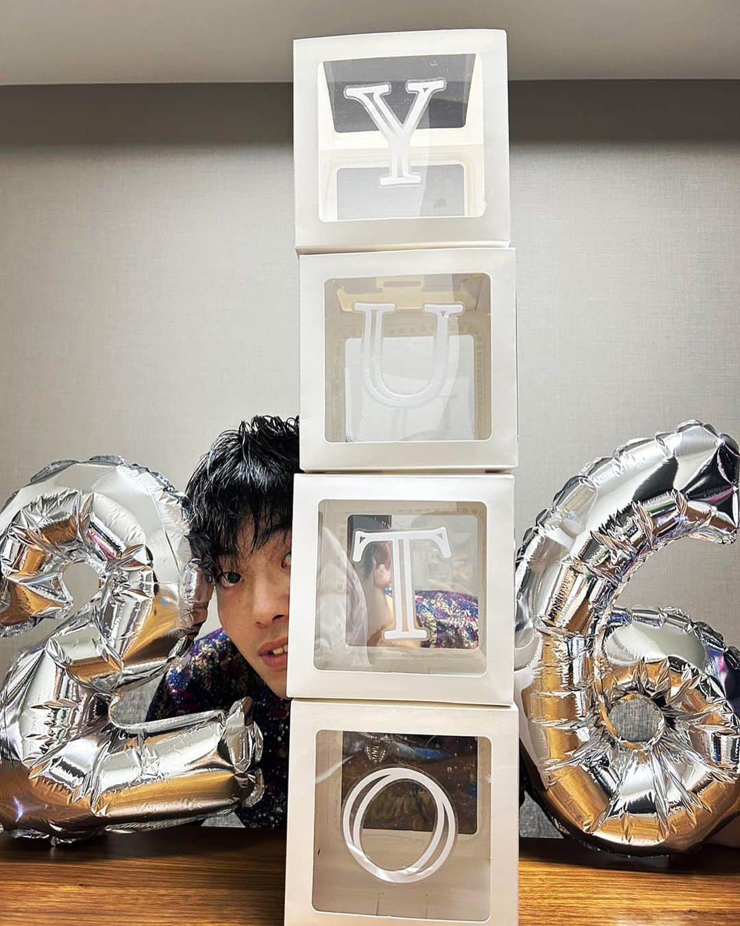 野澤佑斗さんのインスタグラム写真 - (野澤佑斗Instagram)「はい。皆さんどーも✌️ 今日は何の日かもちろんわかるよね？笑😆  はい。今日は野澤佑斗が生まれてから 26回目の誕生日です👏👏 26歳の野澤佑斗のことも宜しくお願い致します☺️☺️  ちなみに同級生はあの方、 そ、そ、福岡県出身で飯塚高校から 野澤と同じホークスに入団し、 Mr.パーフェクトこと、渡辺健史です！ （ゴルフはNO.パーフェクト）  さて、健史からはどんな、 すんごーいプレゼントが来るのかな？ 楽しみに待っとこ🎁🎁 ちなみに怜史はプレゼントいらんから 来年も活躍してもらおう⚾️⚾️ 頑張れ‼️怜史‼️期待の星⭐️  #渡辺健史 #小澤怜史 #野澤佑斗 #俺26歳」11月6日 0時31分 - yutonozawa1106