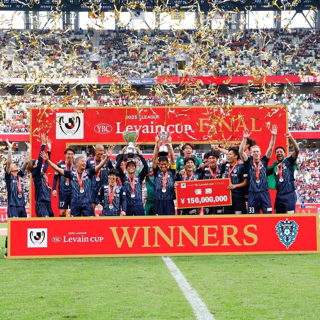 アビスパ福岡のインスタグラム：「WINNERS！  #アビスパ福岡 #ルヴァンカップ優勝」