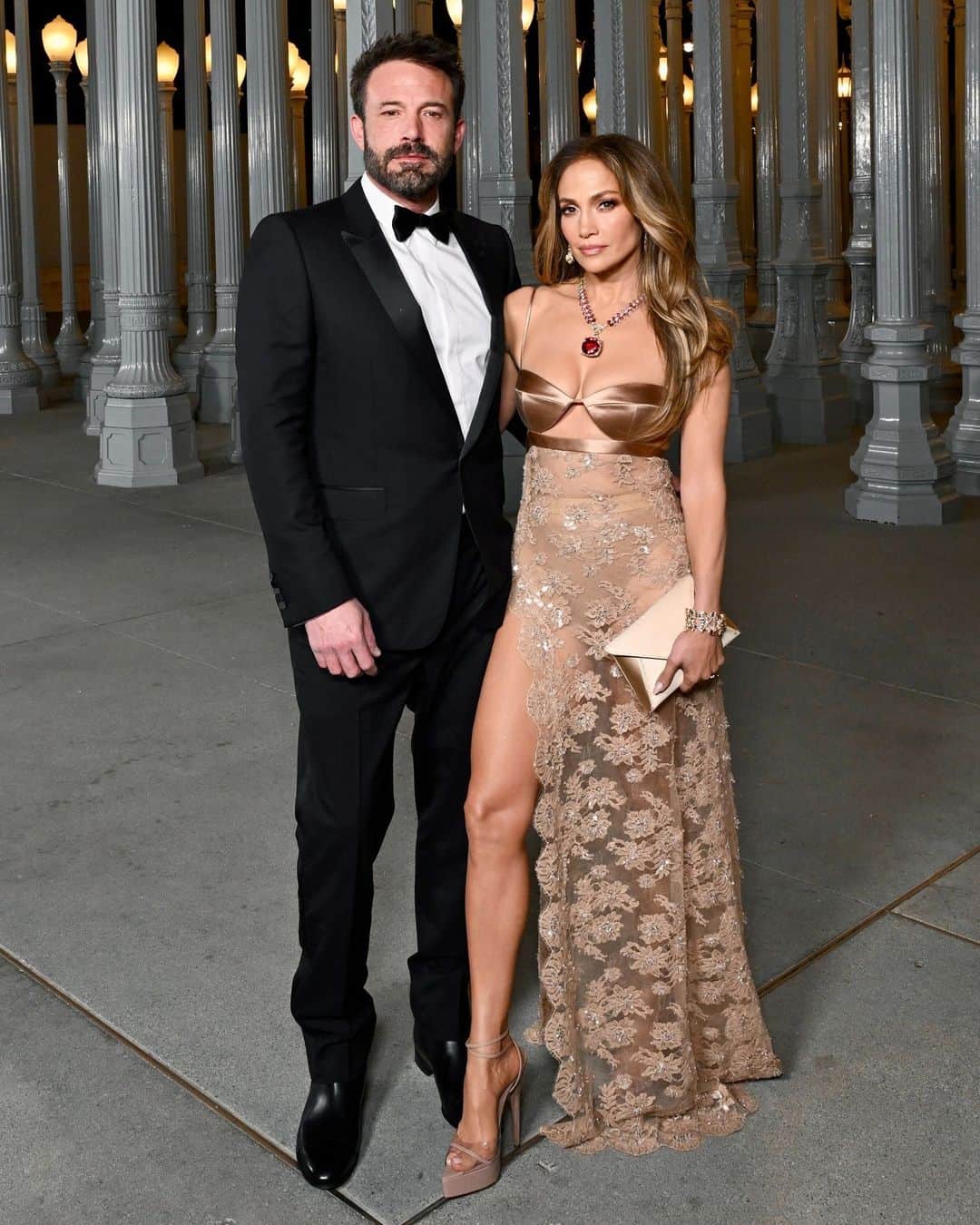 Harper's BAZAARのインスタグラム：「The Los Angeles County Museum of Art (LACMA) Art + Film Gala saw a star-studded red carpet last night, with everyone from @jlo and #BenAffleck to @kimkardashian in attendance.  The 12th annual event also served as the debut of @gucci creative director Sabato De Sarno’s new eveningwear collection for the Italian house.」