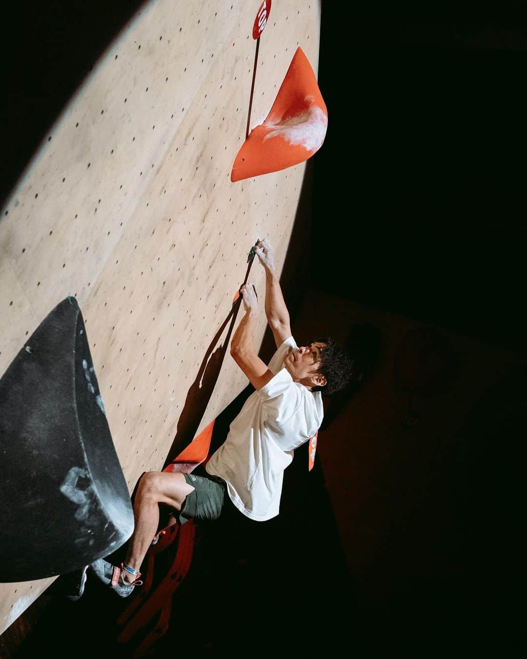 楢崎智亜さんのインスタグラム写真 - (楢崎智亜Instagram)「Paris never disappointed!!😈🇫🇷 I'm so psyched to win “TeamBoulderArena” with @sohta_amagasa 👑 The format this time were new and it was a hard mental battle! It was a great opportunity and gave me my best performance. Thank you to every involved who invited me to this wonderful competition. All the boulders, the crowed, and the atmosphere were AWESOME!🔥🔥  My european journey continues...  パリで行われた招待大会で優勝👑 課題もルールも全てが面白かったです。 招待してくださりありがとうございました！ そして颯太、ペア組んでくれてありがとう！！  gym / @climbingdistrict  photo / @lami.victor @signarthur_ @sandler.anya —————————————————————————— #アイディホーム @ufit_official_ @norqain_japan @thenorthfacejp #tnfjp #ザノースフェイス#neverstopexploring @unparallelup @frictionlabs @flathold  @wise.official.japan @freiheit_bouldering」11月6日 0時42分 - tomoa_narasaki