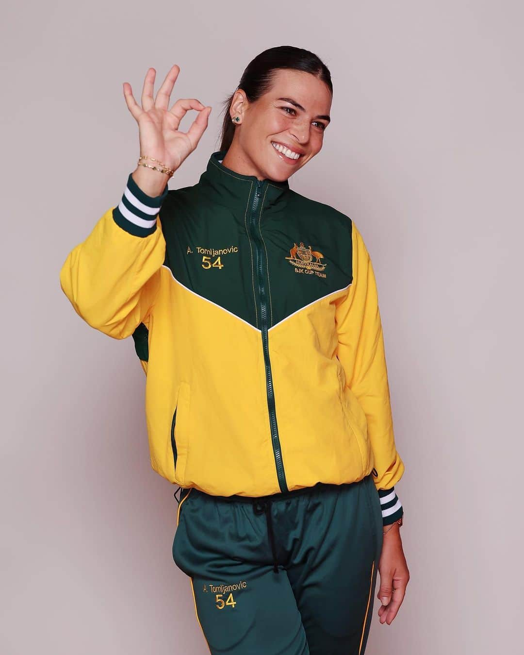 アイラ・トムリャノビッチさんのインスタグラム写真 - (アイラ・トムリャノビッチInstagram)「Read the tracky 💚🇦🇺 💛」11月6日 0時38分 - ajlatom