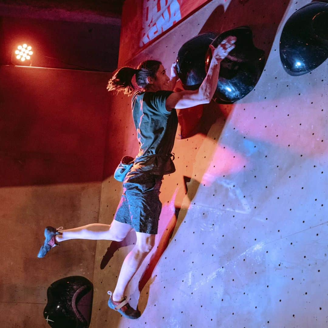 スターシャ・ゲージョさんのインスタグラム写真 - (スターシャ・ゲージョInstagram)「Team Boulder Arena 2 winners! What an amazing experience it was to solve and climb boulders alongside my @unparallelup teammate @chloe_caulier   I was never really a fan of "team" climbing comps, but this event at @climbingdistrict definitely changed my mind!   I'm very happy we managed to top all the final boulders! What a team 💪🏼😁  Also, these photos of @sandler.anya are insanely good, I couldn't decide which ones to post!   Thanks for the invite, hopefully the rules will get slightly improved in the future, but it was a pleasure nevertheless.」11月6日 0時44分 - gejostasa