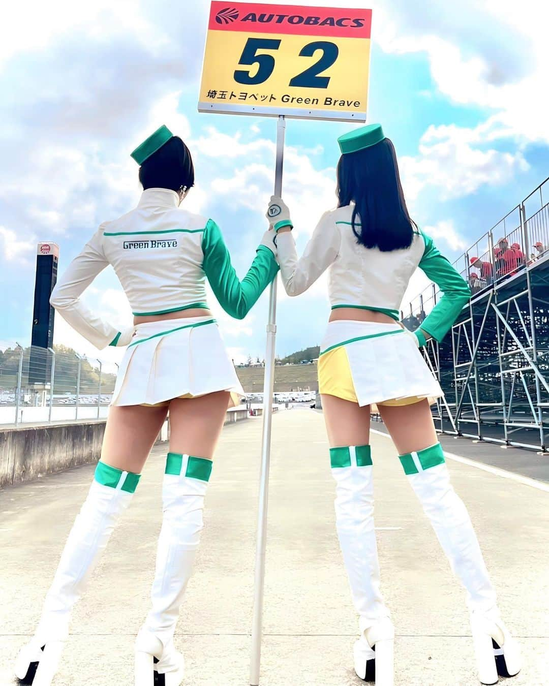 五十嵐みさのインスタグラム：「. 埼玉トヨペットサポーターズ2023💚💚 .  #SUPERGT#スーパーgt#埼玉トヨペット#greenbrave#52号車#シリーズチャンピオン#優勝#モータースポーツ#レースクイーン#racequeen#サーキット#レース#grsupra#一眼レフ#ポートレート#最終戦#埼玉トヨペットサポーターズ#コスチューム#撮影会#ニーハイブーツ#ニーハイ」