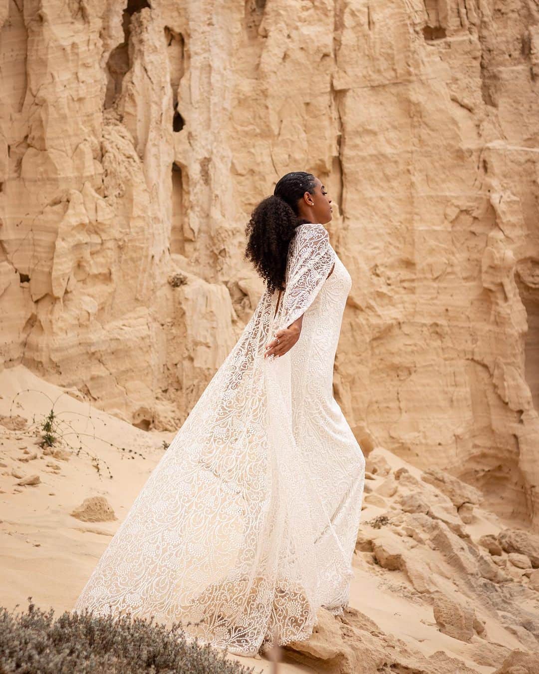 タダシショージのインスタグラム：「The dress that turns dreams into reality  Photography by @deboramelicio  Model @josy_berdianah   #bridalgowns #bridalcollection #newbridalcollection #desertbride #destinationbride」