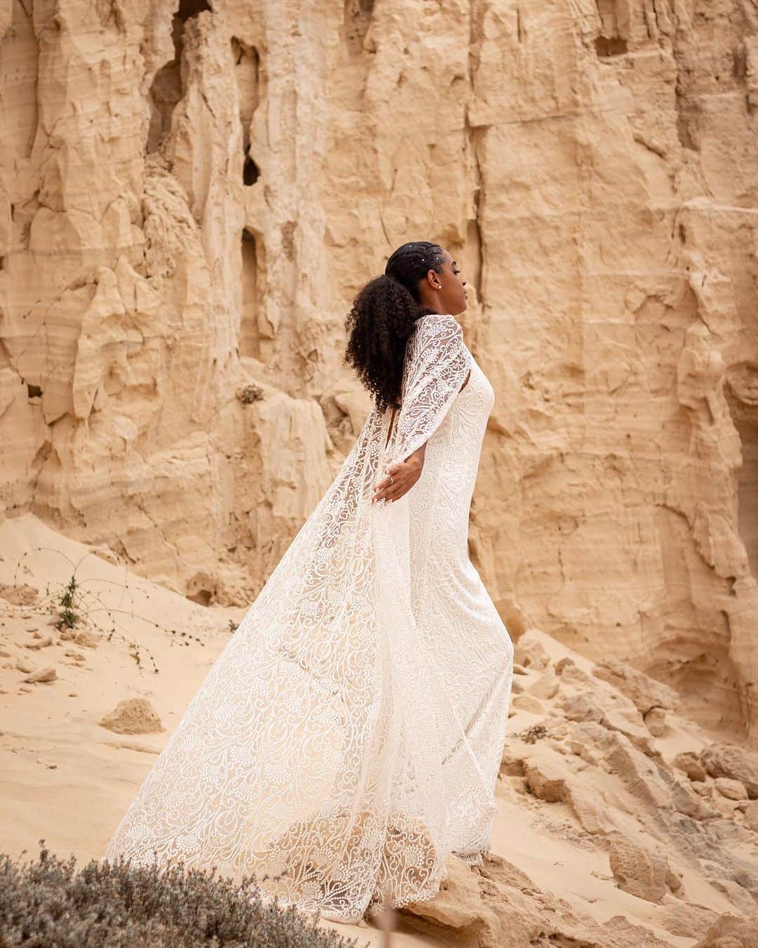 タダシショージのインスタグラム：「The dress that turns dreams into reality  Photography by @deboramelicio  Model @josy_berdianah   #bridalgowns #bridalcollection #newbridalcollection #desertbride #destinationbride」