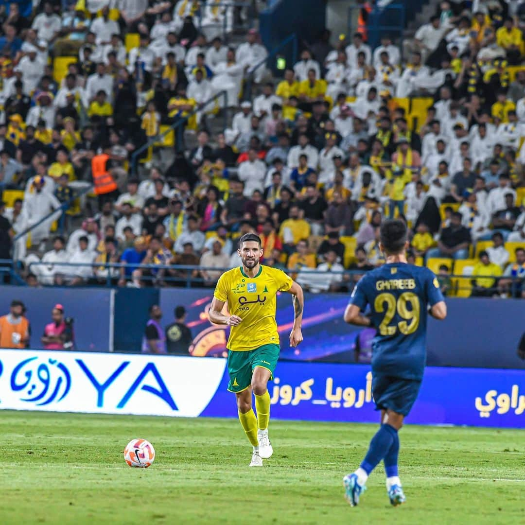 リサンドロ・ロペスさんのインスタグラム写真 - (リサンドロ・ロペスInstagram)「Seguimos trabajando para mejorar cada partido. Vamos con todo @khaleejclub. GRACIAS POR LA CAMISETA @cristiano 🫡  📷 @sport_mohd25 🙏🏽」11月6日 0時55分 - lichalopez2