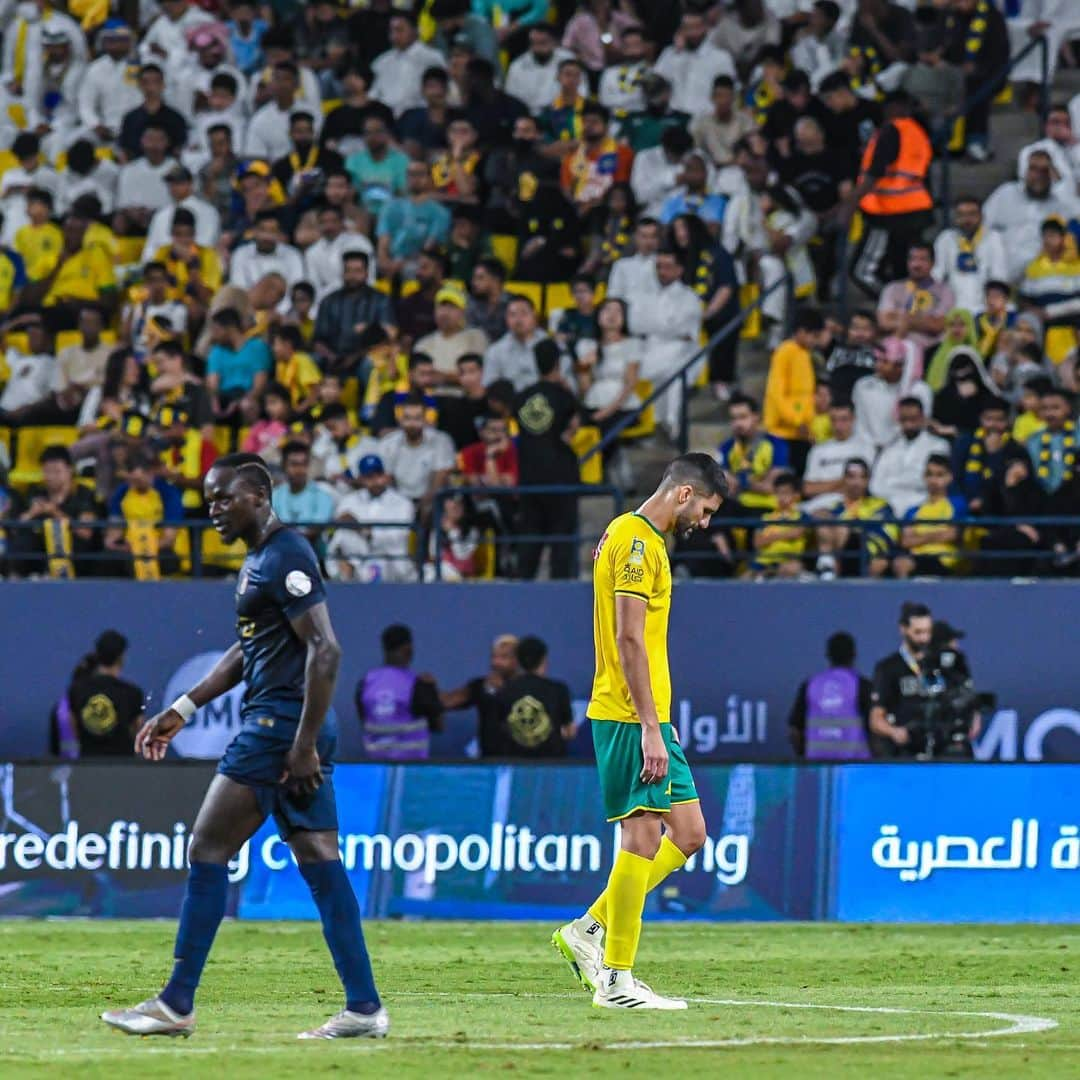 リサンドロ・ロペスさんのインスタグラム写真 - (リサンドロ・ロペスInstagram)「Seguimos trabajando para mejorar cada partido. Vamos con todo @khaleejclub. GRACIAS POR LA CAMISETA @cristiano 🫡  📷 @sport_mohd25 🙏🏽」11月6日 0時55分 - lichalopez2