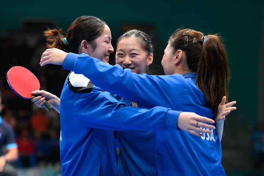 リリー・チャンのインスタグラム：「Gold medal 🥇 moment!   Congratulations @amyywang02 @rachel_sung__ @lilyyz   🇺🇸🏓🔥🫰🫶」