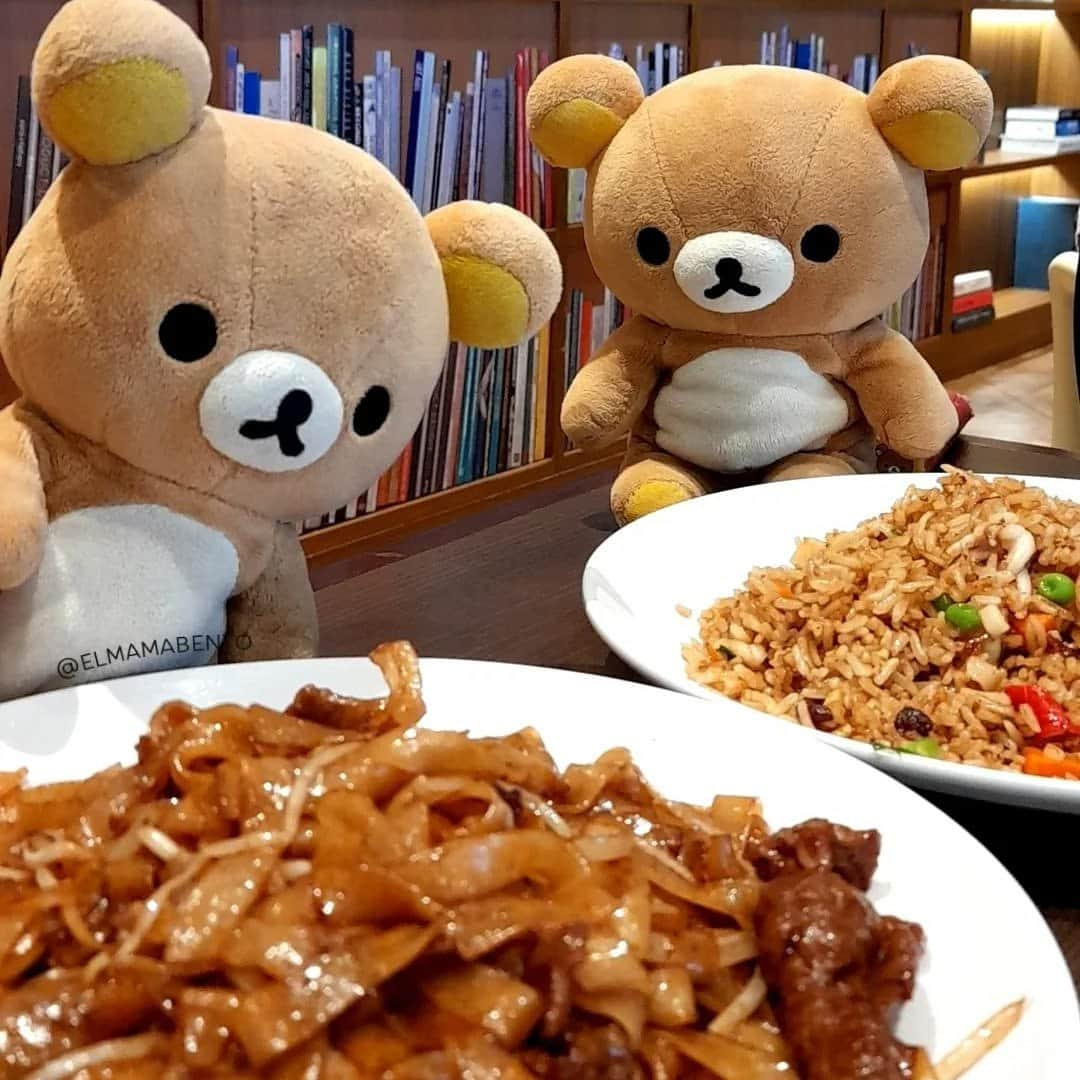 Rilakkuma US（リラックマ）のインスタグラム：「Rilakkuma is accompanying @elmamabento for some tasty dinner! 🍽🍚  #rilakkumaus #rilakkuma #sanx #sanxoriginal #kawaii #plush #plushies #リラックマ #サンエックス #food」