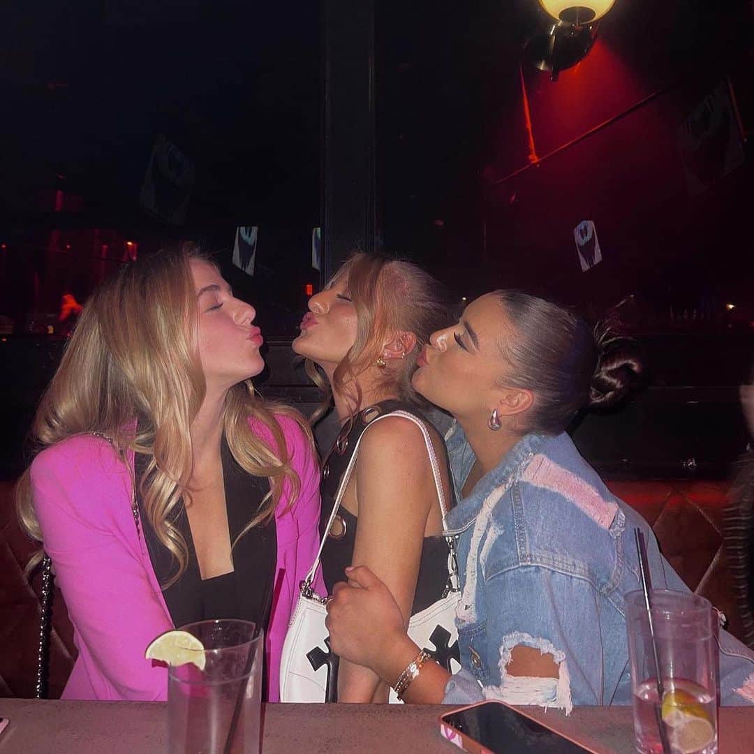 ペイジュ・ハイランドさんのインスタグラム写真 - (ペイジュ・ハイランドInstagram)「bday week dump 💕🧚‍♀️🧁 — thank you for all the love, feeling extremely blessed that I got to spend it reunited w my ppl <3」11月6日 1時10分 - paigehyland1