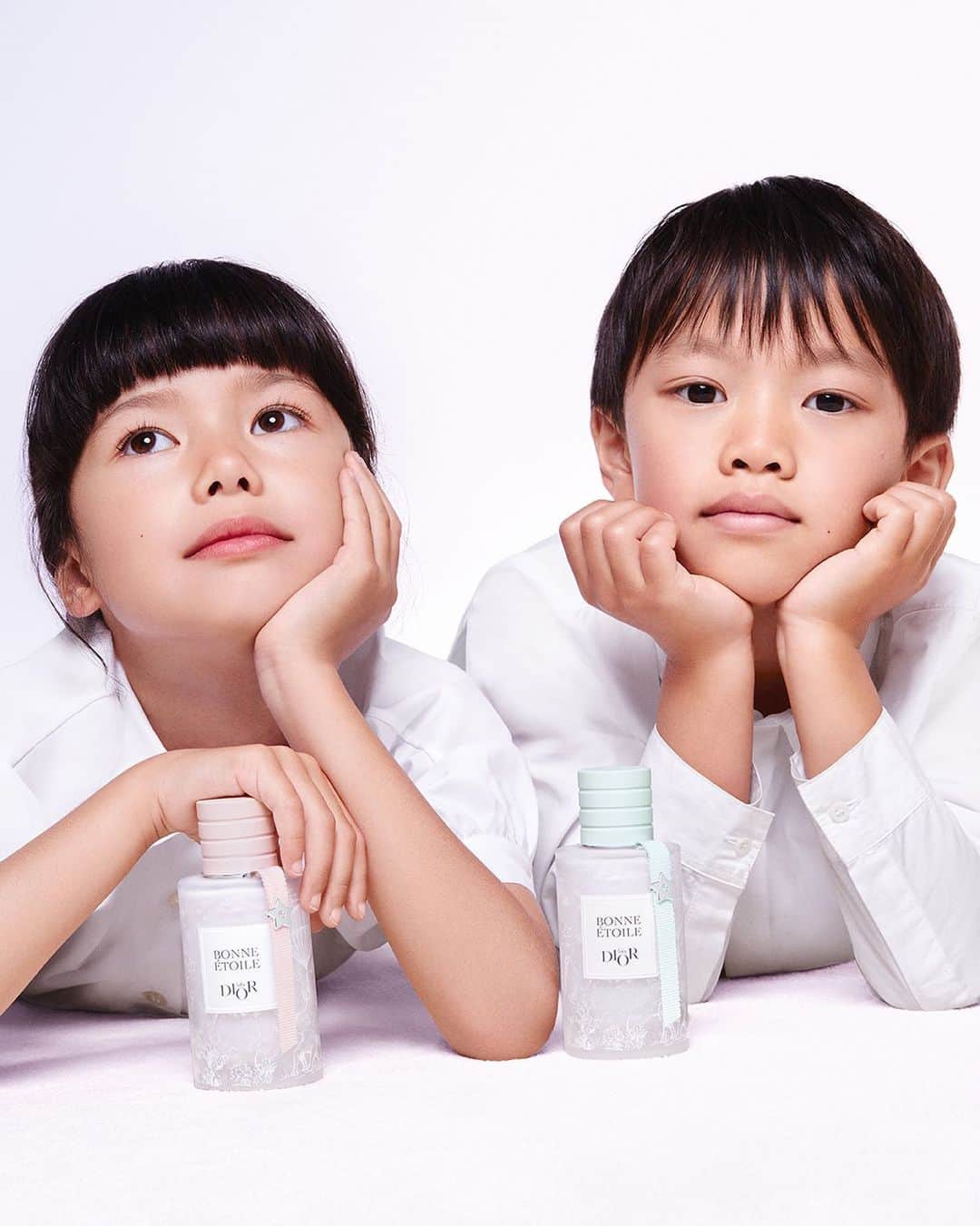 のインスタグラム：「Just as everyone has their own lucky star watching over them, Bonne Etoile is there for your little one. Introducing the first baby and children's fragrance to feature an alcohol-free formula, no allergens and 98% natural-origin ingredients.   “A rosy and green pear, brought to life by eglantine that is wrapped in soft, cottony, protective musk notes. Bonne Étoile is like a creamy candy that melts in the mouth...” @FrancisKurkdjian_Official   #DiorBeauty #BabyDior」