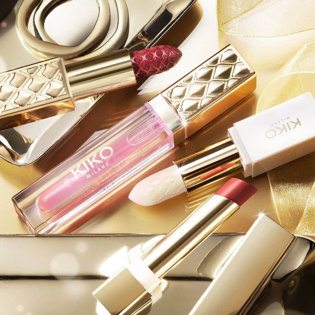 KIKO MILANOさんのインスタグラム写真 - (KIKO MILANOInstagram)「Up your holiday glam game with our fabulous #KIKOHolidayPremiere lippies! 💄 Which one will you be wearing under the mistletoe? 🎁⁣ ⁣ #KIKOMilano #lipstick #lipbalm #creamylipstick #sparklinglipstick⁣ ⁣ Hydra Lip Stylo 02 - Sparkling Lipstick 04 - Crystal Lip Balm - Glossy Lip Oil 02⁣」11月6日 1時30分 - kikomilano