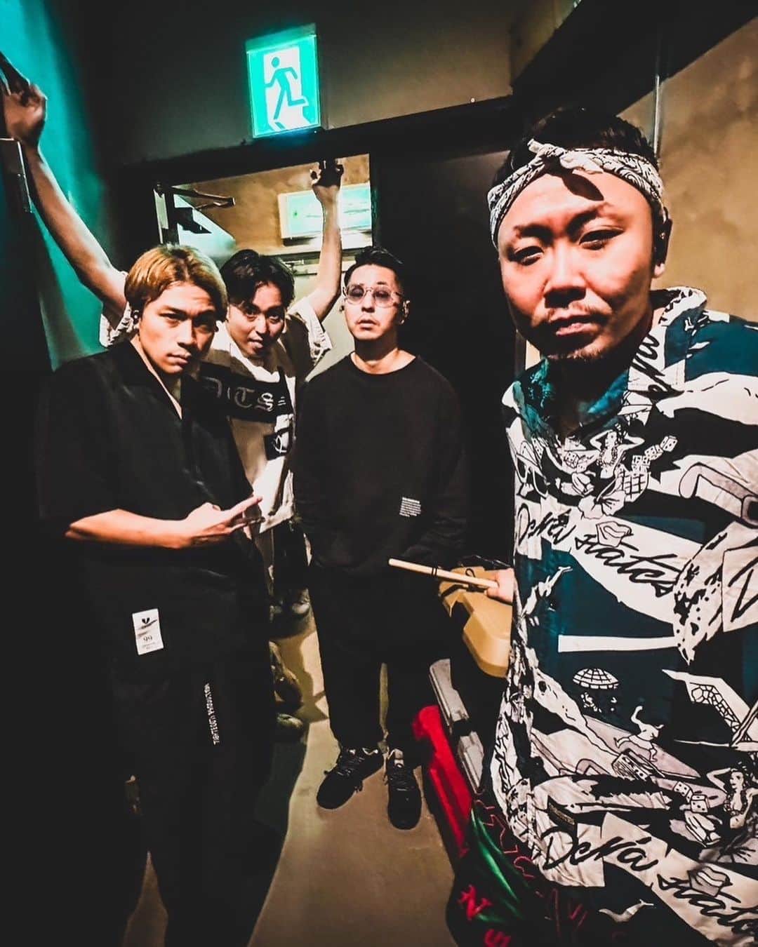 UTAのインスタグラム：「. . . . . 青森QUARTERかなり激アツありがとうございました✌️来てくれたみんなありがとう！ 呼んでくれた @sim_japan 本当感謝🙏  明日は盛岡！！さらにあげてく💪💪  #NOISEMAKER #SiM #SiM6th #PLAYDEAD」
