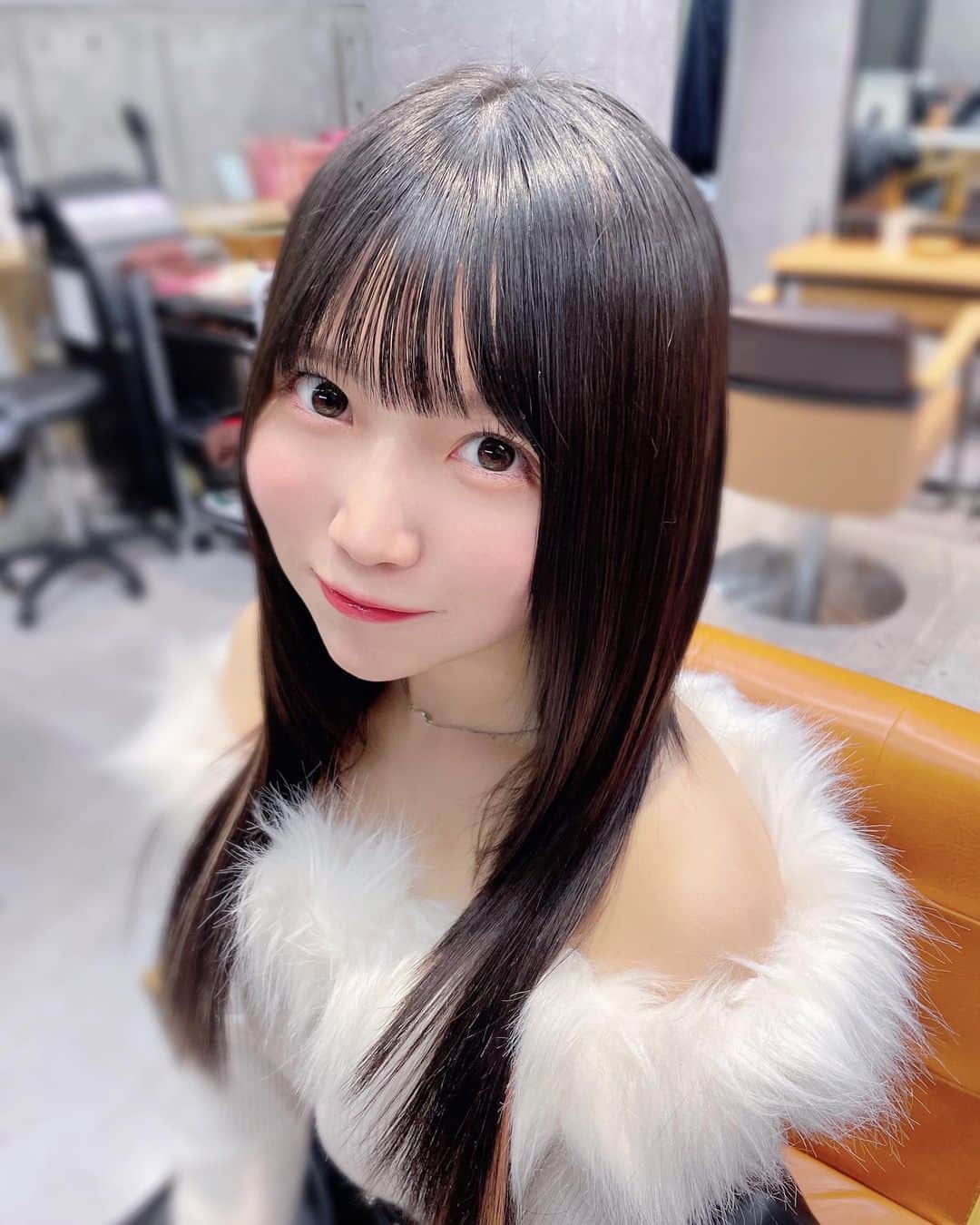 雪村花鈴さんのインスタグラム写真 - (雪村花鈴Instagram)「髪ツヤツヤにした女子力高めな日🫧🤍  おろしたてのオフショルニットも可愛いでしょ、？☺️」11月6日 12時15分 - yukimura_karin
