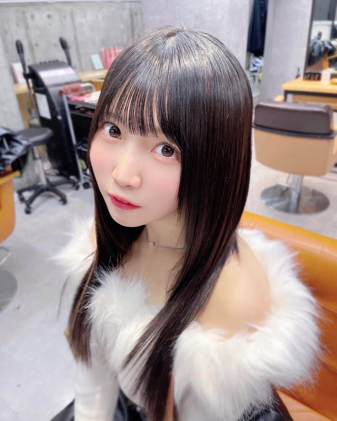 雪村花鈴さんのインスタグラム写真 - (雪村花鈴Instagram)「髪ツヤツヤにした女子力高めな日🫧🤍  おろしたてのオフショルニットも可愛いでしょ、？☺️」11月6日 12時15分 - yukimura_karin