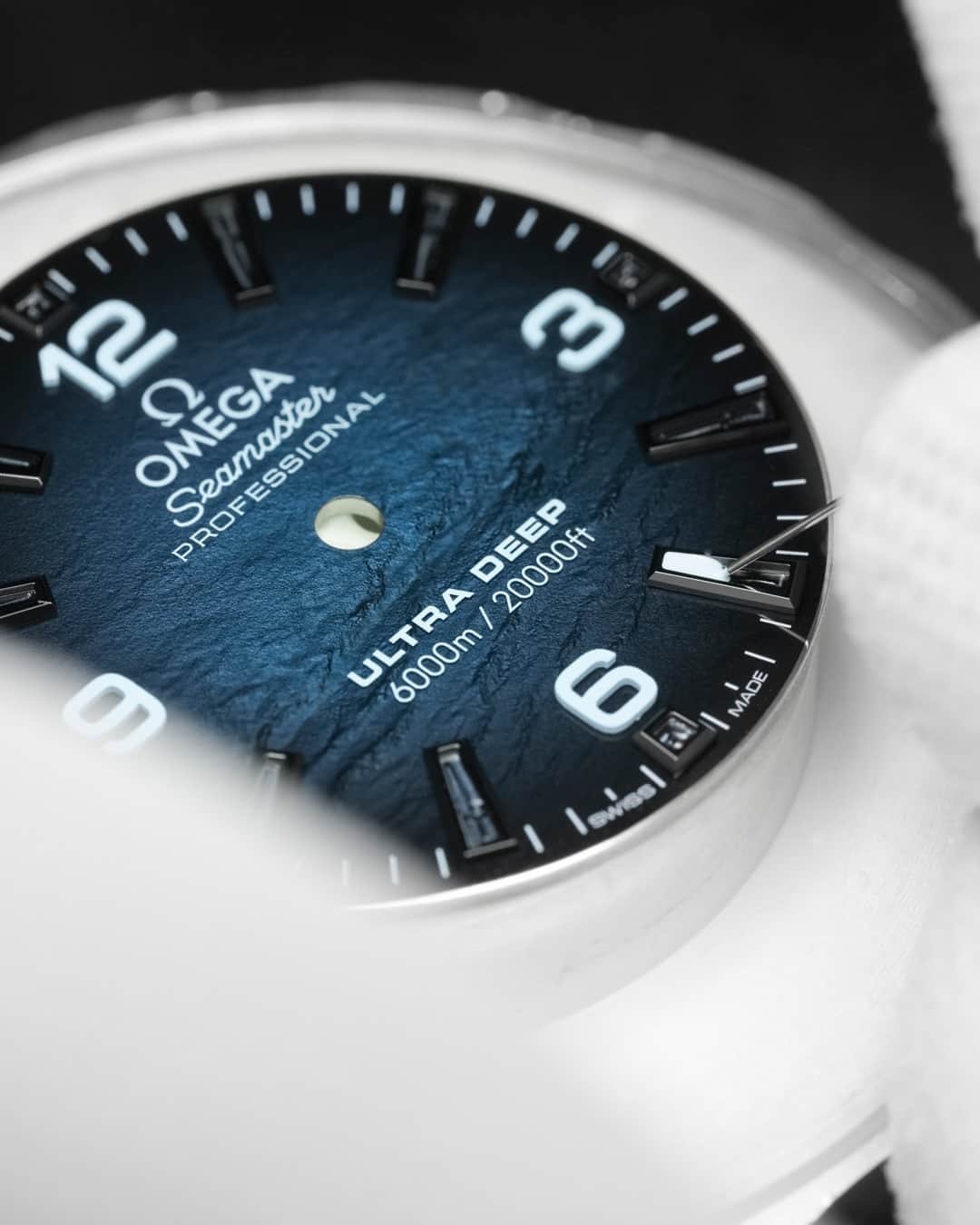 オメガさんのインスタグラム写真 - (オメガInstagram)「#Seamaster  Even though our Ultra Deep watches are made for everyday adventurers, we still test and produce them to resist the extremes.   #OMEGAPrecision」11月6日 1時36分 - omega