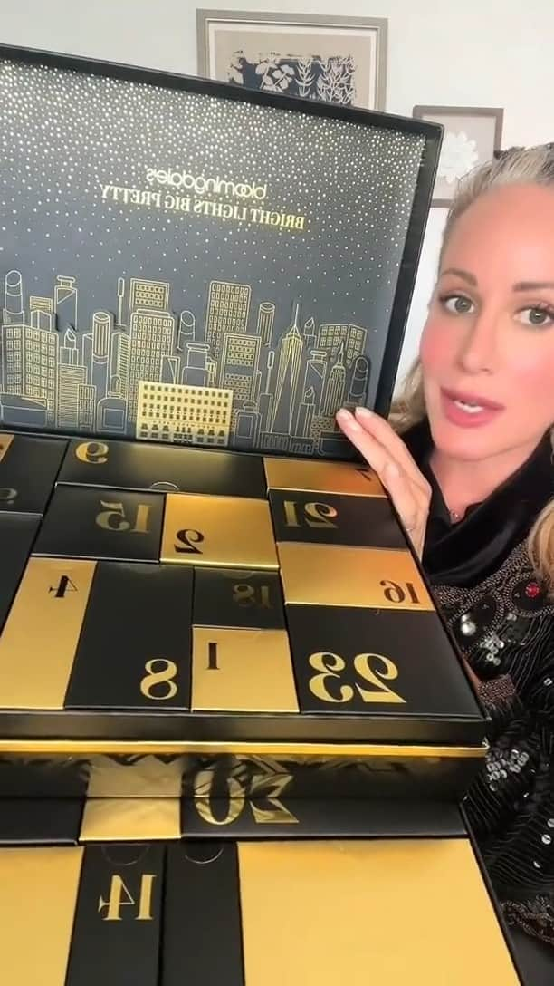 Bloomingdale'sのインスタグラム：「Back & better than ever: Bloomingdale’s Advent Calendar! The gilded, reusable box houses 25 days of incredible beauty products (including some amazing launches) from our most coveted brands. Last year’s calendar was such a hit that it sold out by the end of November, so be sure to get yours before they’re gone💄  @shinebykatjames」