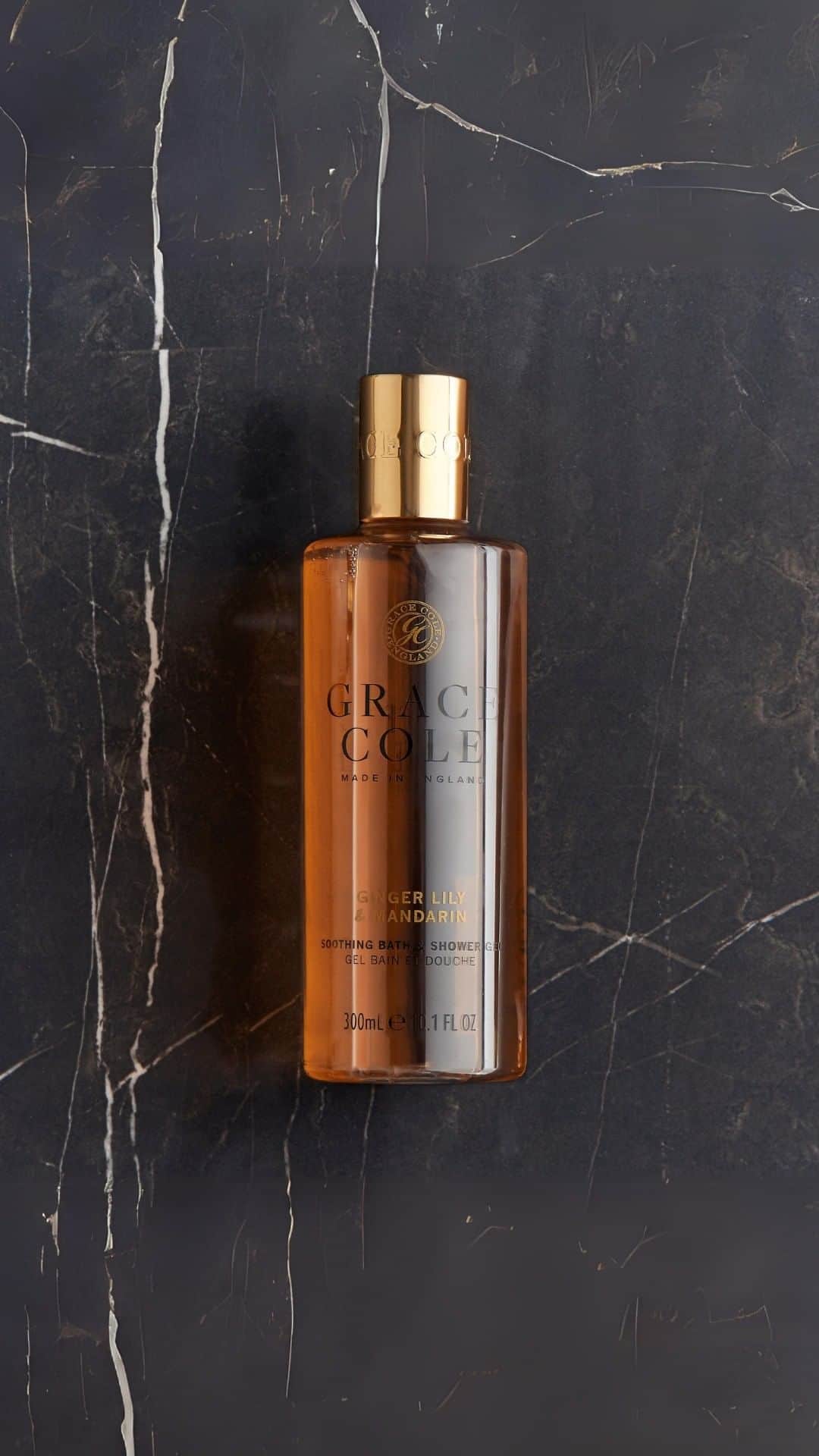 Grace Coleのインスタグラム：「Elevate your bathing rituals to a whole new level of serenity 🛀⁠ ⁠ Our soothing Bath & Shower Gel in Ginger Lily & Mandarin will leave you feeling fresh and cleansed with its mild yet effective formula...⁠ ⁠ Powerful antioxidants from Ginger Root and Mandarin extracts combined with the moisturizing properties of Aloe Vera Leaf Juice will hydrate and soothe skin 🥰⁠ ⁠ Enhance the sensual and relaxing scent of refreshing Mandarin and aromatic Bergamot even further with our hand-poured unique wax blend candles!⁠ ⁠ 🎥 @ourhouse.at.53⁠ ⁠ Shop now and get a free White Nectarine & Pear candle with orders over £50 🛒」