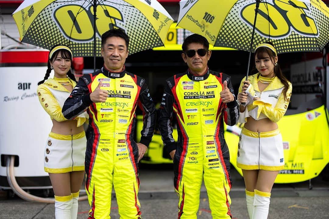 織戸学のインスタグラム：「2023年 super GT 多くの応援有り難う御座いました  早い1年間だったな  今シーズンも 素晴らしいteamと 素晴らしい環境でレースを させて頂きました  感無量  優勝されたteamの皆様  シリーズチャンピオンを手にしたteam関係者の皆様 ほんと素晴らしいシーズン おめでとう御座います  最終戦の茂木は まさかの雨が絡む難しいレース  僕らはトラブル出てしまい、  しかしteamが しっかりと短時間で治して頂きしっかり チェッカーへ  時代が変わってくる レーシング  今年も 大きな応援有り難う御座いました。  #maxorido  #GRGarageSuzukaカローラ三重 #トヨタカローラ三重 #GRGarage四日市 #gr86 #toyota #apr #supergt #yokohama #advan #rays #maxorido #織戸学 @gr_garage_yokkaichi  @grgaragesuzukacorollamie  @apr  #supergt #supergt2023」