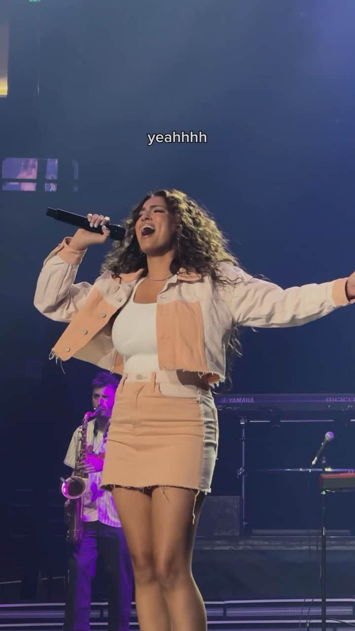 トーライ・ケリーのインスタグラム：「Tour highlight: @torikelly joined us in Anaheim to perform “missin u” !!!! 💜」