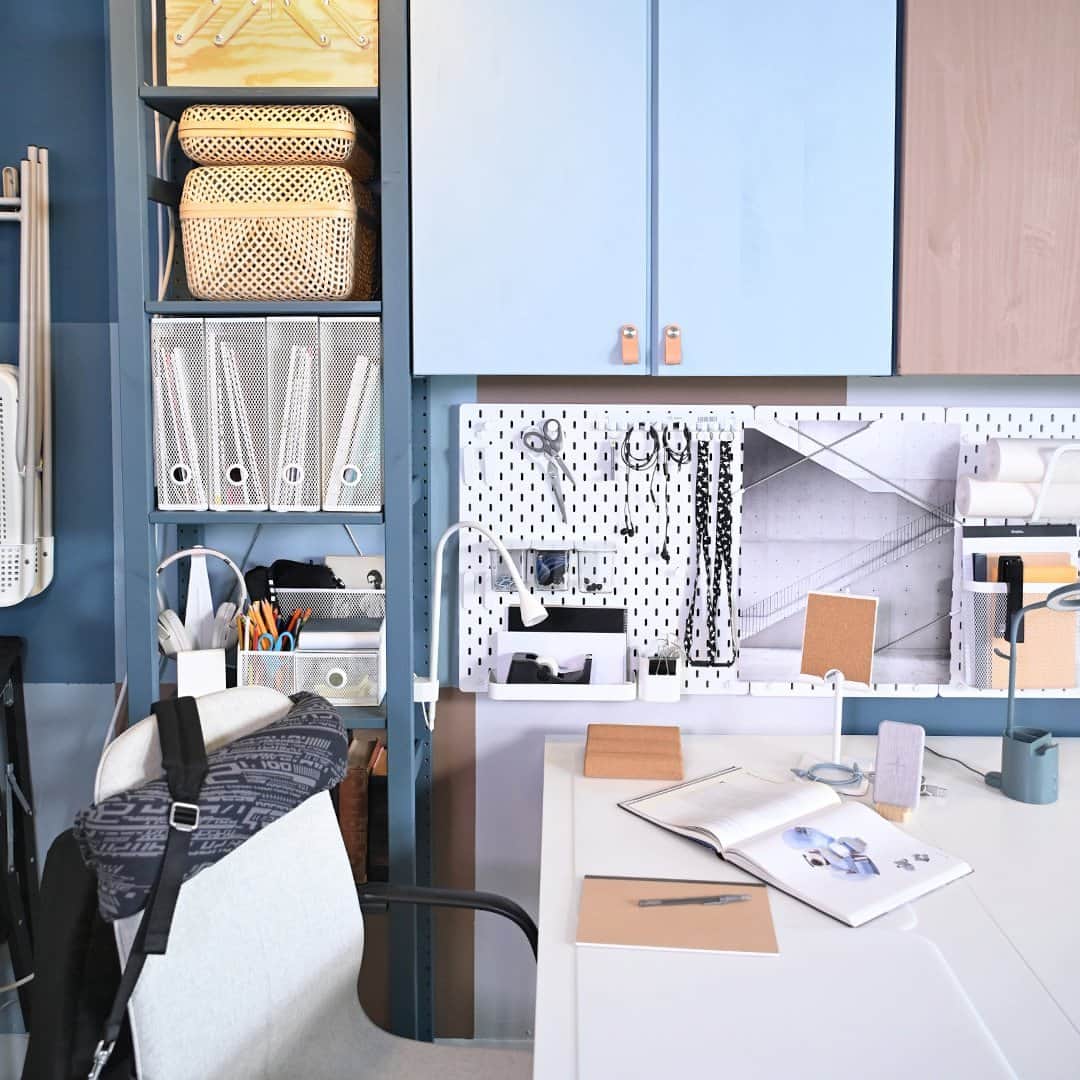 IKEA USAさんのインスタグラム写真 - (IKEA USAInstagram)「Transform your small living room into a super organized, fully functional, multi-purpose space with affordable storage and space-saving furniture! Shop link in bio.」11月6日 2時00分 - ikeausa