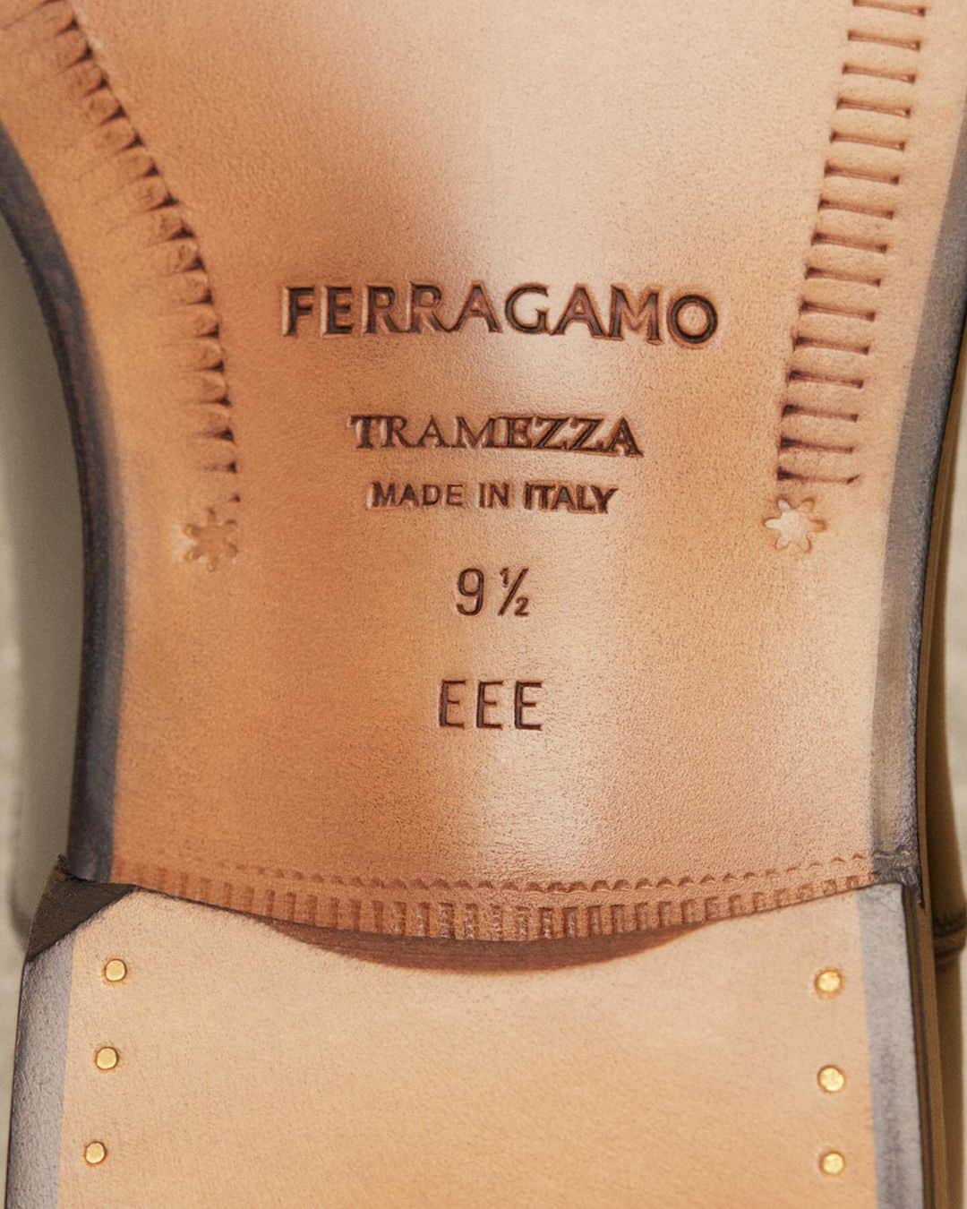 サルヴァトーレ・フェラガモのインスタグラム：「There is a precise mark for every line and measurement, as for the #FerragamoTramezza styles requiring 260 distinct steps, more than 6 hours of manual processing and over 4 days to model the impeccable shape of the upper, which will be then finished with several layers of dyeing to achieve the right shade.」