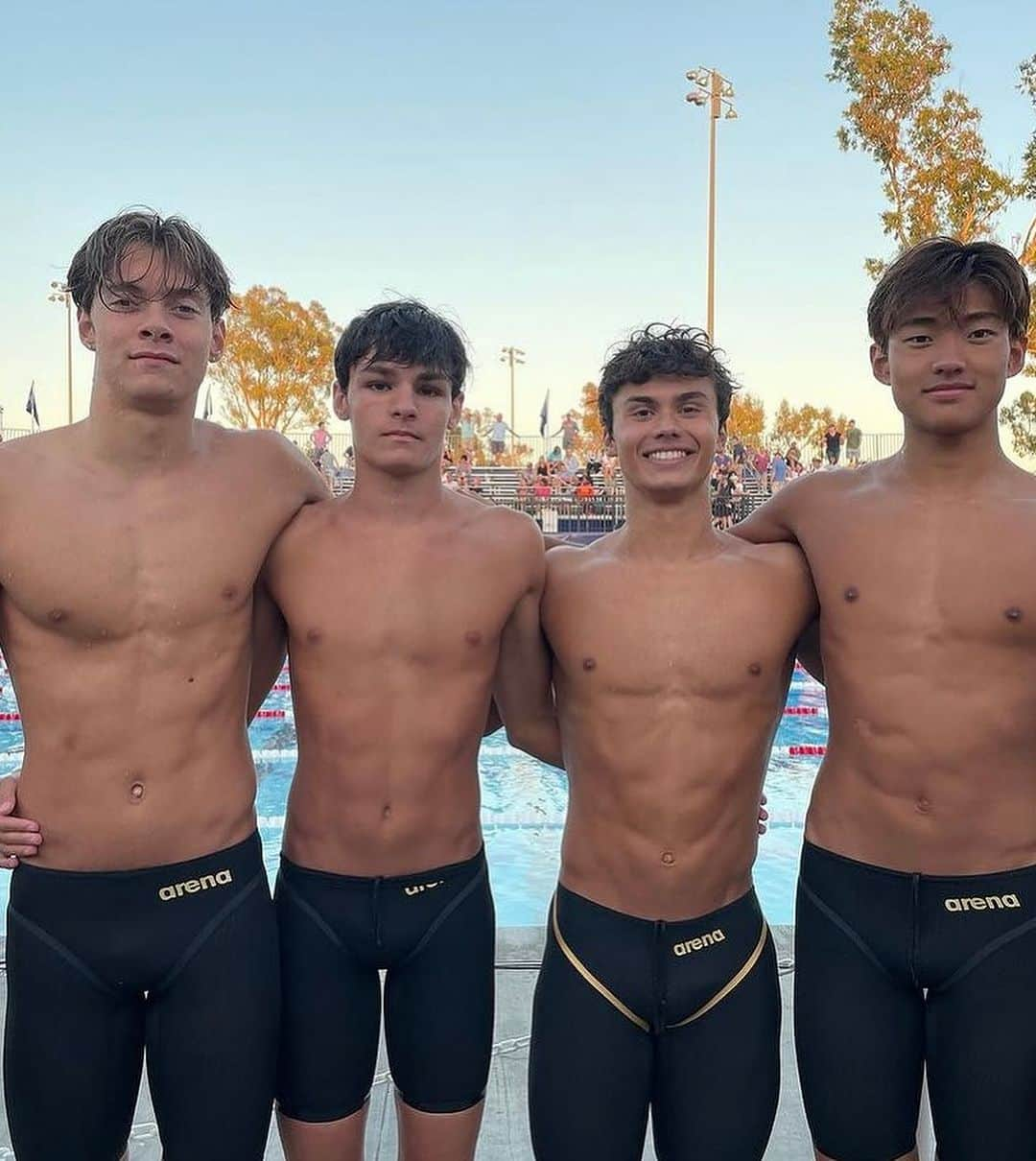 arenausaさんのインスタグラム写真 - (arenausaInstagram)「You’ve heard of twinning, but how about quadrupleting 👀😎  #teamarena #planetwater #arenawaterinstinct #arenausa」11月6日 1時57分 - arenausa