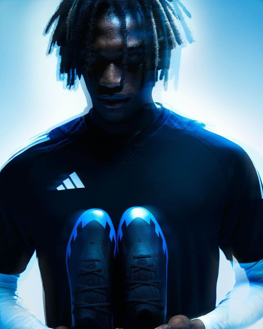 adidas Footballさんのインスタグラム写真 - (adidas FootballInstagram)「🏄‍♂️ 💨💨💨💨💨💨💨  #ADIDASxBUGATTI」11月6日 1時59分 - adidasfootball