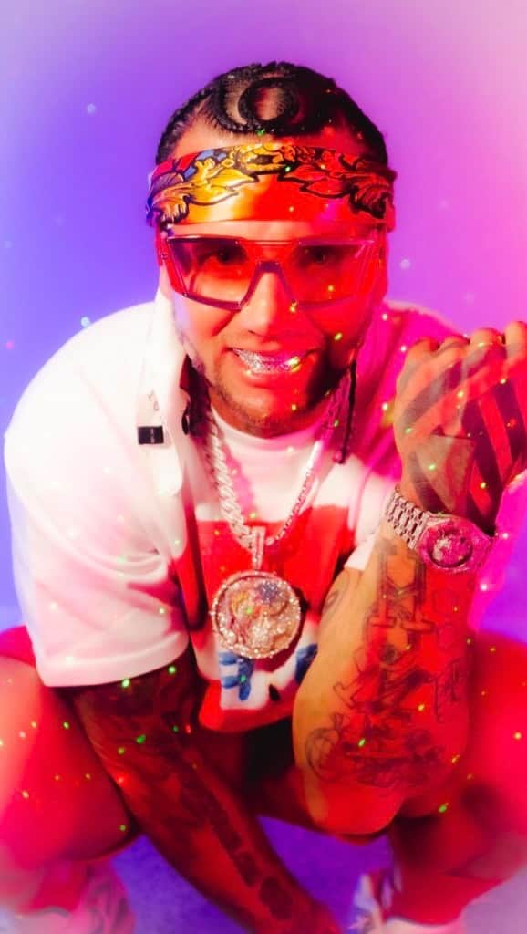 Riff Raffのインスタグラム：「MY NEW BOOK iS OUT NOW ! iTS AN ACTiON COMEDY MOViE SCRiPT BASED iN THE YEAR 1991   i WiLL BE iN SALT LAKE CiTY TONiGHT SiGNiNG BOOKS 📖 ✍🏻 AFTER THE CONCERT   RiFF RAFF’s NEW BOOK WAS RELEASED TODAY  “Boysenberry Tech University”」