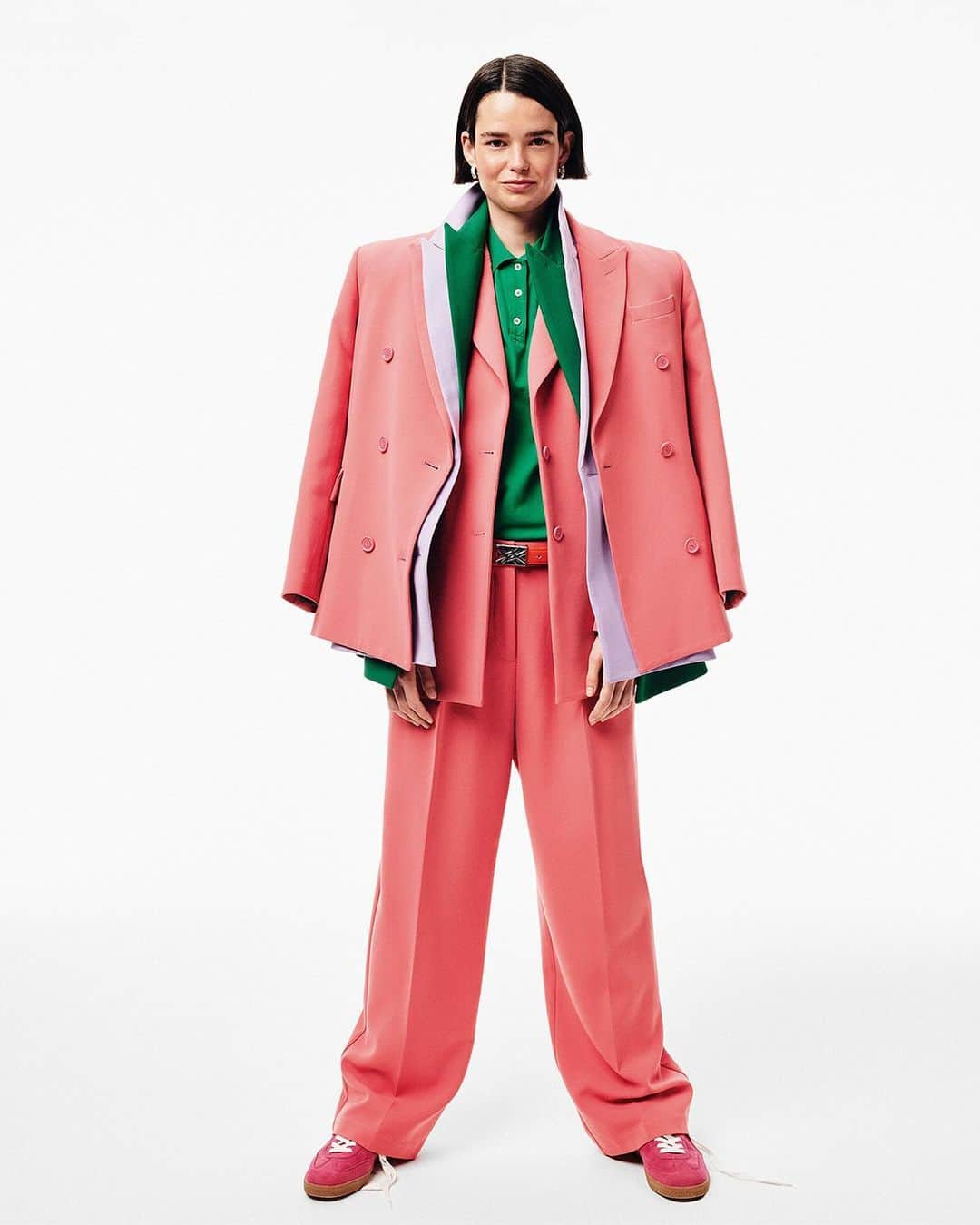 ベネトンのインスタグラム：「The signature United Colors of Benetton color-block suits are ready for a little razzle-dazzle. Easy-chic layering: let’s do polos instead of shirts, let’s do sneakers instead of heels, let’s do the new furry BE Bag.  Shop the FW23 collection by @andreaincontri  #Benetton」