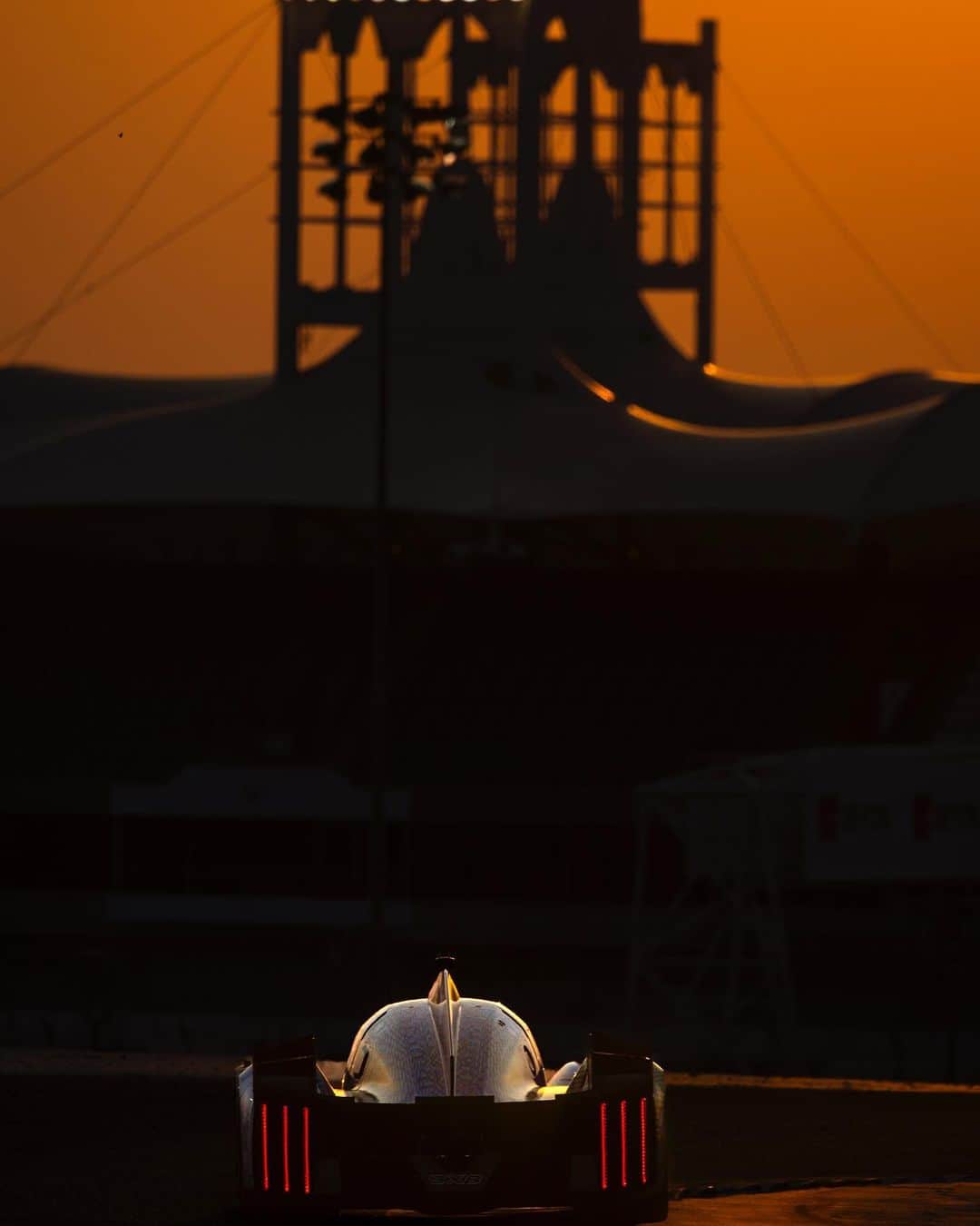 ジャン＝エリック・ベルニュのインスタグラム：「That’s a wrap for our first season in WEC, we learnt a lot, had a podium but the performance hasn’t been where we wanted. We’ll regroup, work hard and come back stronger next season! Was a pleasure racing with my teammates @mikkeljensen and @paul_diresta we will get there 👊🏼  Thank you all for your support 🙏🏼 @peugeotsportofficial @michelinmotorsport」