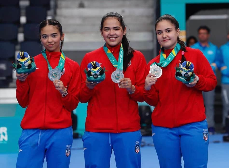 DIAZ Melanieさんのインスタグラム写真 - (DIAZ MelanieInstagram)「SUB CAMPEONAS PANAMERICANAS ♥️🇵🇷 Lo dejamos todo en la mesa🥈Gracias a Dios y a Puerto Rico por el apoyo. ♥️」11月6日 2時22分 - mely_diaaz