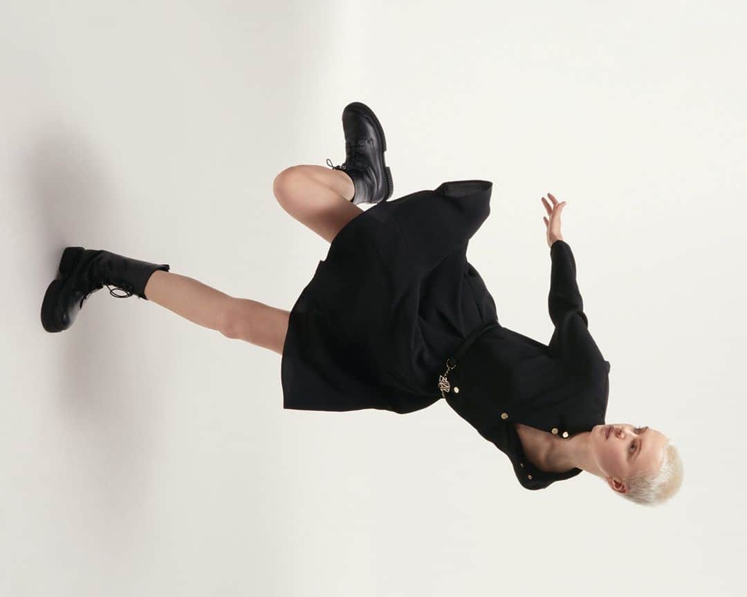 のインスタグラム：「Jumping in the new season like ⁣ ⁣ Photo @alygunawan⁣ Stylist @marcgoehring⁣ Model @ilseroffel」