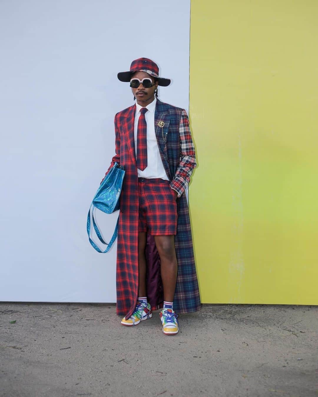 Dazed Magazineさんのインスタグラム写真 - (Dazed MagazineInstagram)「As the ancient proverb [probably] goes, it’s always fashion week somewhere, and this weekend, it was the turn of Lagos, Nigeria to throw its biannual event for SS24.⁠ ⁠ Photographer @adedamola_op headed to the SS24 edition to document what people were wearing on the front row and beyond 💥⁠ ⁠ Tap the link in bio to see more 🔗⁠ ⁠ 📸 @adedamola_op⁠ ⁠ #DazedFashion⁠」11月6日 2時36分 - dazed