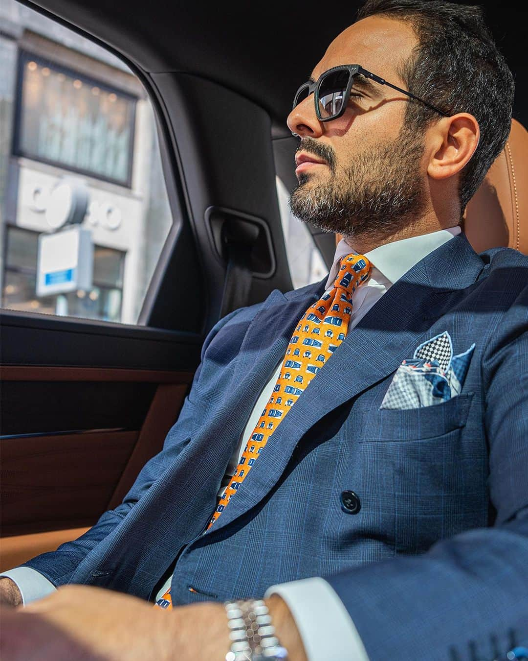 ベントレーさんのインスタグラム写真 - (ベントレーInstagram)「Meet Andrea Mazzuca, designer and founder of the @theoutlierman. Inspired by classic sports cars, Mazzuca's work features fine handcrafted elements to create bespoke driving accessories.   📷 @antonio.mocchetti • @ramp.space for @three20pm」11月6日 2時37分 - bentleymotors