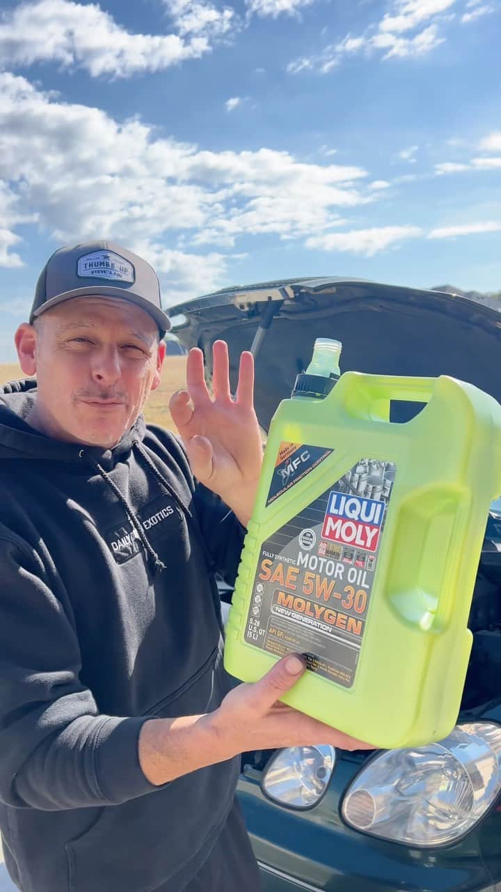 スティーブのインスタグラム：「The Kid commutes to dental school daily and we need to keep his GS300 running good so today we changed the oil with LiquiMoly Molygen 5-30  then we added MOS2 anti friction additive.  Also used the #LiquiMoly radiator flush valve clean and windshield washer concentrate.  Liqui Moly is the best of the best quality that I use in all of my cars religiously.  Highly recommended!! 今日あっちゃんのレクサスメンテ　もちろんリキモリの商品を愛用してます」