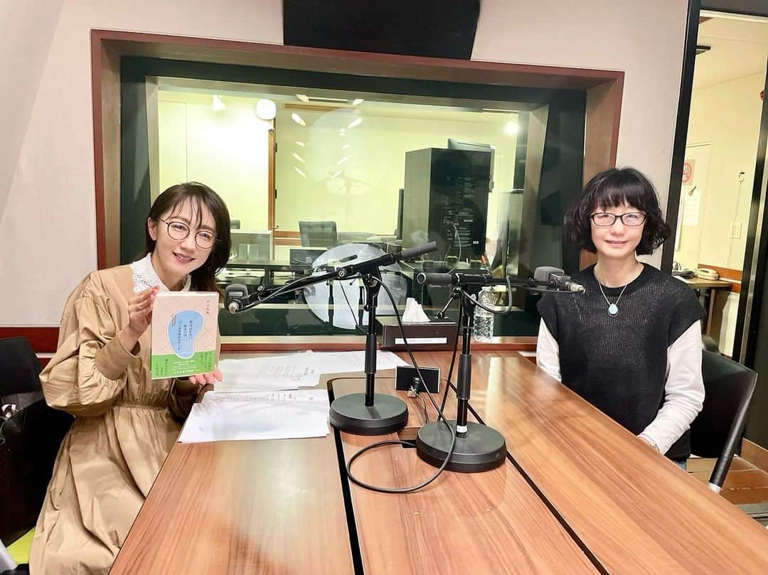 唐橋ユミさんのインスタグラム写真 - (唐橋ユミInstagram)「📻📻  初回はタイムフリーでぜひ！  様々なジャンルで活躍する憧れの方々をゲストに お迎えしている「NOEVIR Color of Life」 今月は「川上弘美さん」です！！  最新刊「恋ははかない、あるいは、プールの底のステーキ」が発売中。 朝のルーティーン、好きな音楽など、 芥川賞受賞作家、川上弘美さんの素顔に迫ります! 学生時代に熱中されたこと、川上さんの原点、伺います。  番組Webサイト：https://www.tfm.co.jp/color/ メッセージフォーム：https://www.tfm.co.jp/color/form」11月6日 2時52分 - yumikarahashi