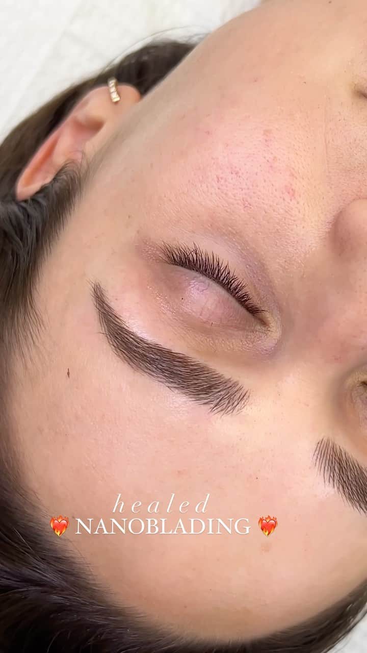 Haley Wightのインスタグラム：「❤️‍🔥 HEALED NANOBLADING ❤️‍🔥 Nothing is more important than looking at your artists healed work before booking with them, because after all that’s the thing that’s going to matter most over the years! Sure brows can look amazing fresh, but what will they look like a year from now? Or 3? Do your research and see what your artist is putting out there on their socials, because they should be proud to post their HEALED work 💕  To book with me- 📲Call (602)809-9405 Or visit our website the link is in my bio  #nano #blading #micro #microblading #azmicroblading #aznanoblading #nanoblading #az #brows #hairstrokes #healed #natural #azbrows #arizona #phoenix #scottsdale」