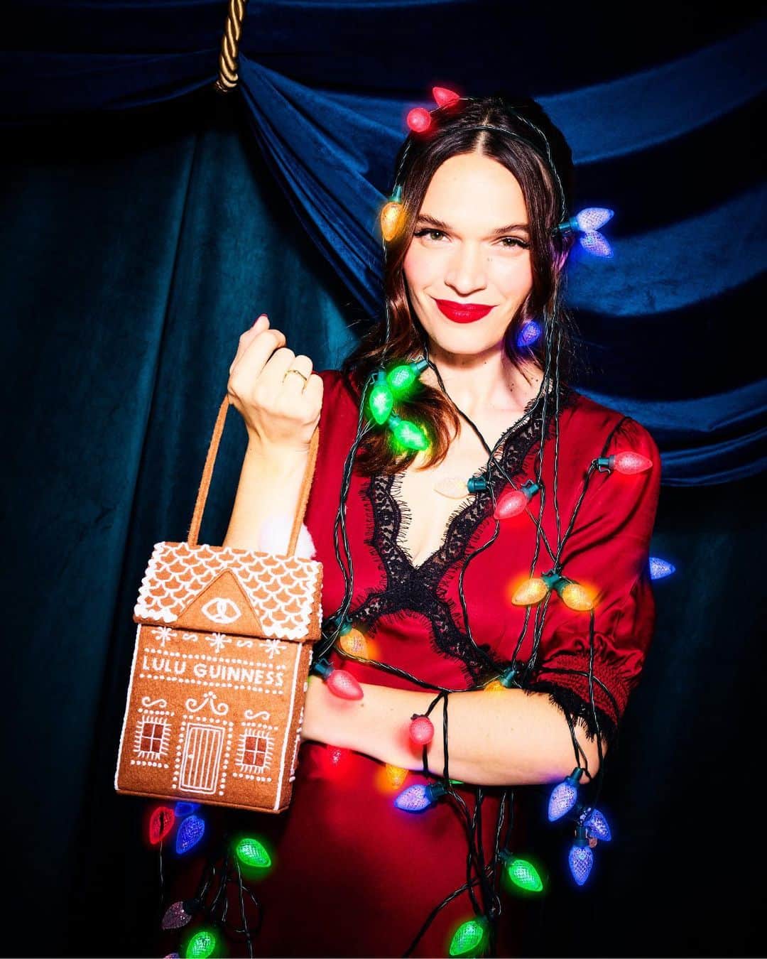 ルルギネスのインスタグラム：「Fresh from Lulu’s Bakery, our playfully festive Gingerbread House bag is crafted from super soft felt with white icing-inspired mixed media embroidery.   Tap to shop.  #LuluGuinness」