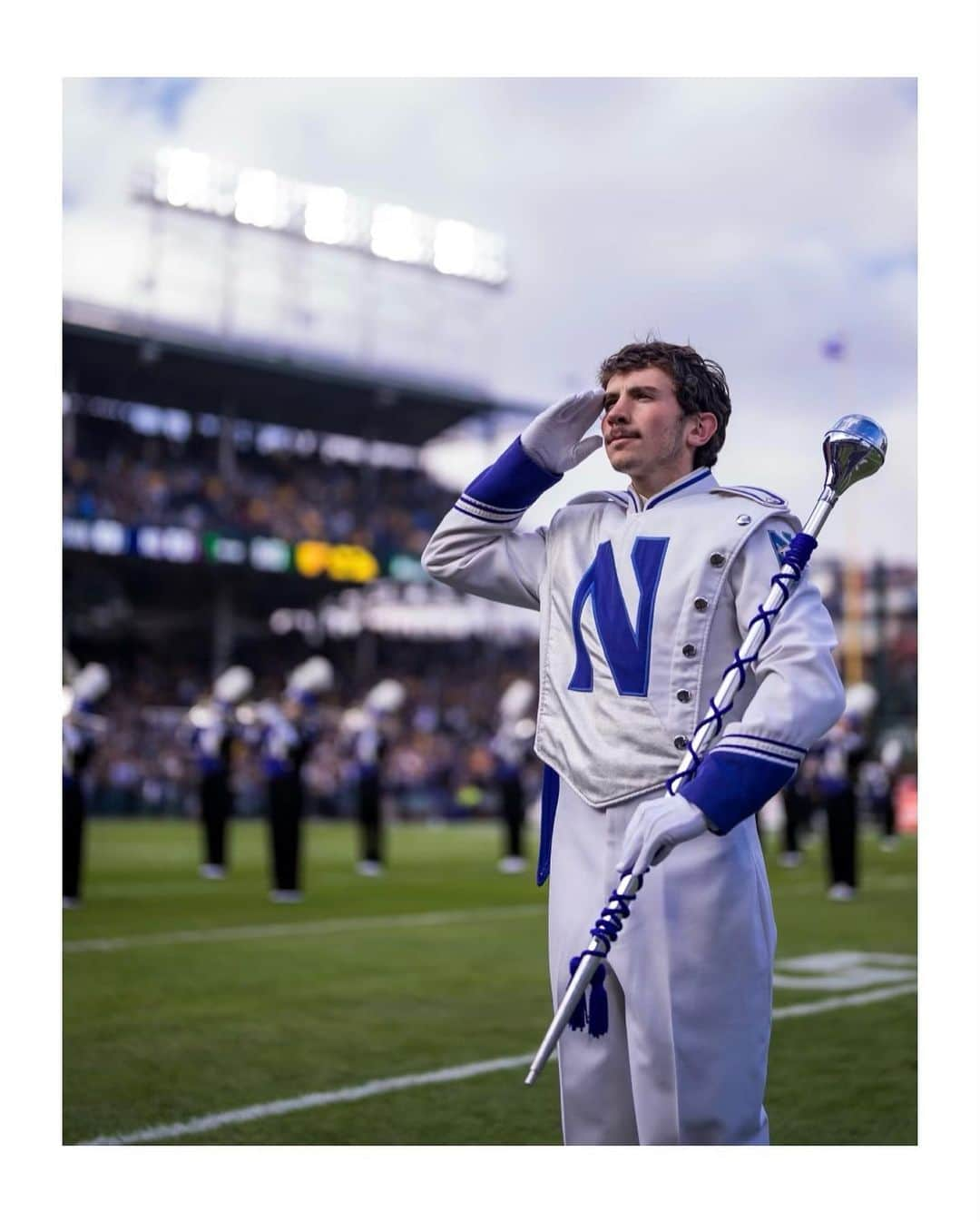 シカゴ・カブスさんのインスタグラム写真 - (シカゴ・カブスInstagram)「Football at the Friendly Confines 🏈」11月6日 2時53分 - cubs