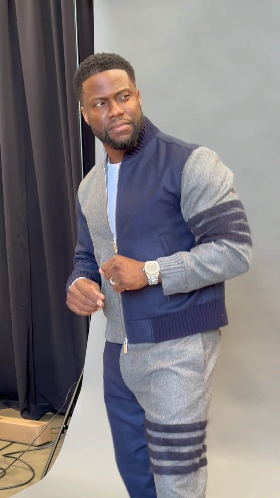 ケビン・ハートのインスタグラム：「The fastest photo shoot in the world…. Model game on 1000…. The photographer couldn’t believe it!!!! I’m the fastest photoshoot person in the world 😂😂😂😂😂」