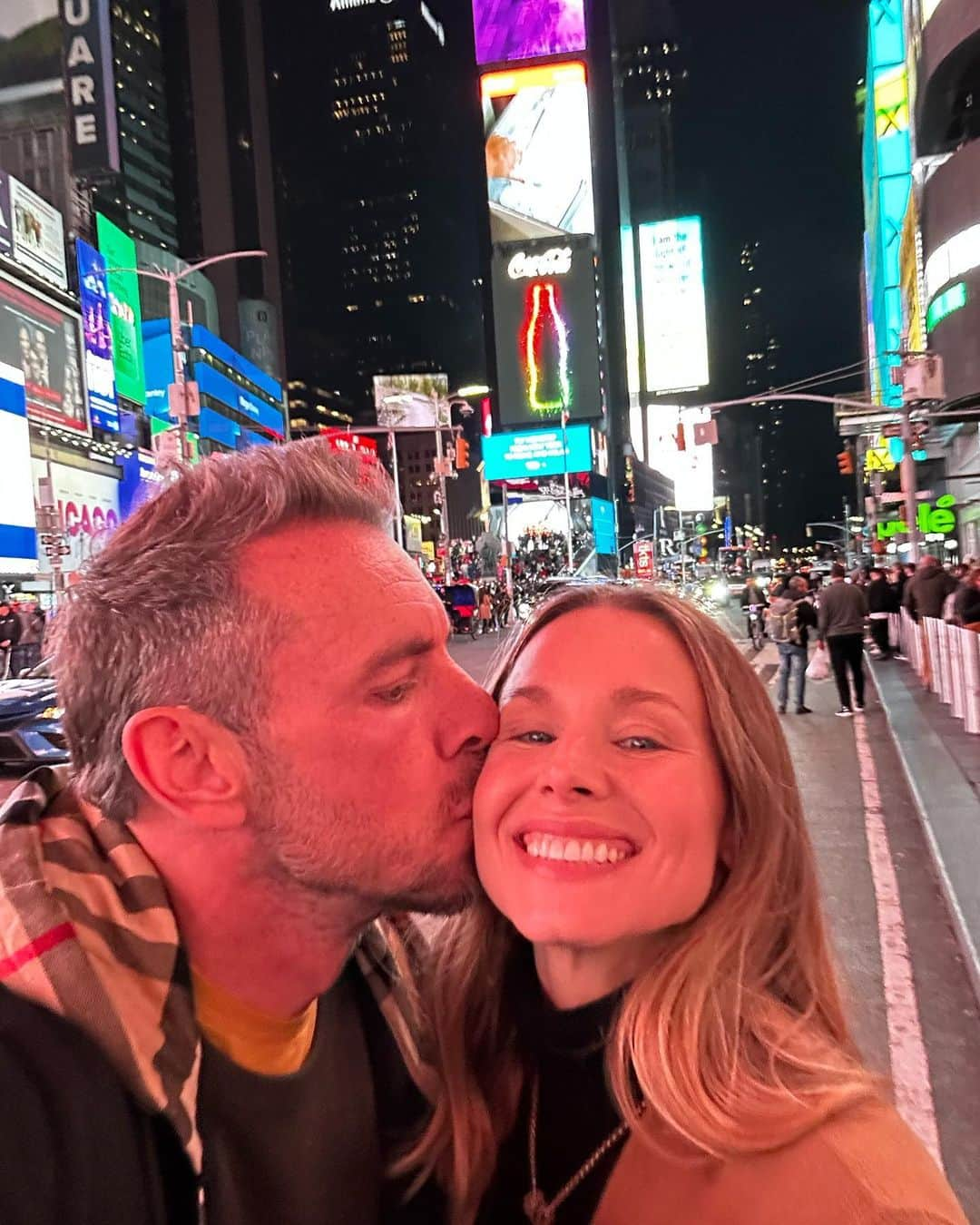 ダックス・シェパードさんのインスタグラム写真 - (ダックス・シェパードInstagram)「NYC we love you. Three trips to @pizzalovesemily and four trips to @bubbys in three days!!! @kristenanniebell」11月6日 3時04分 - daxshepard