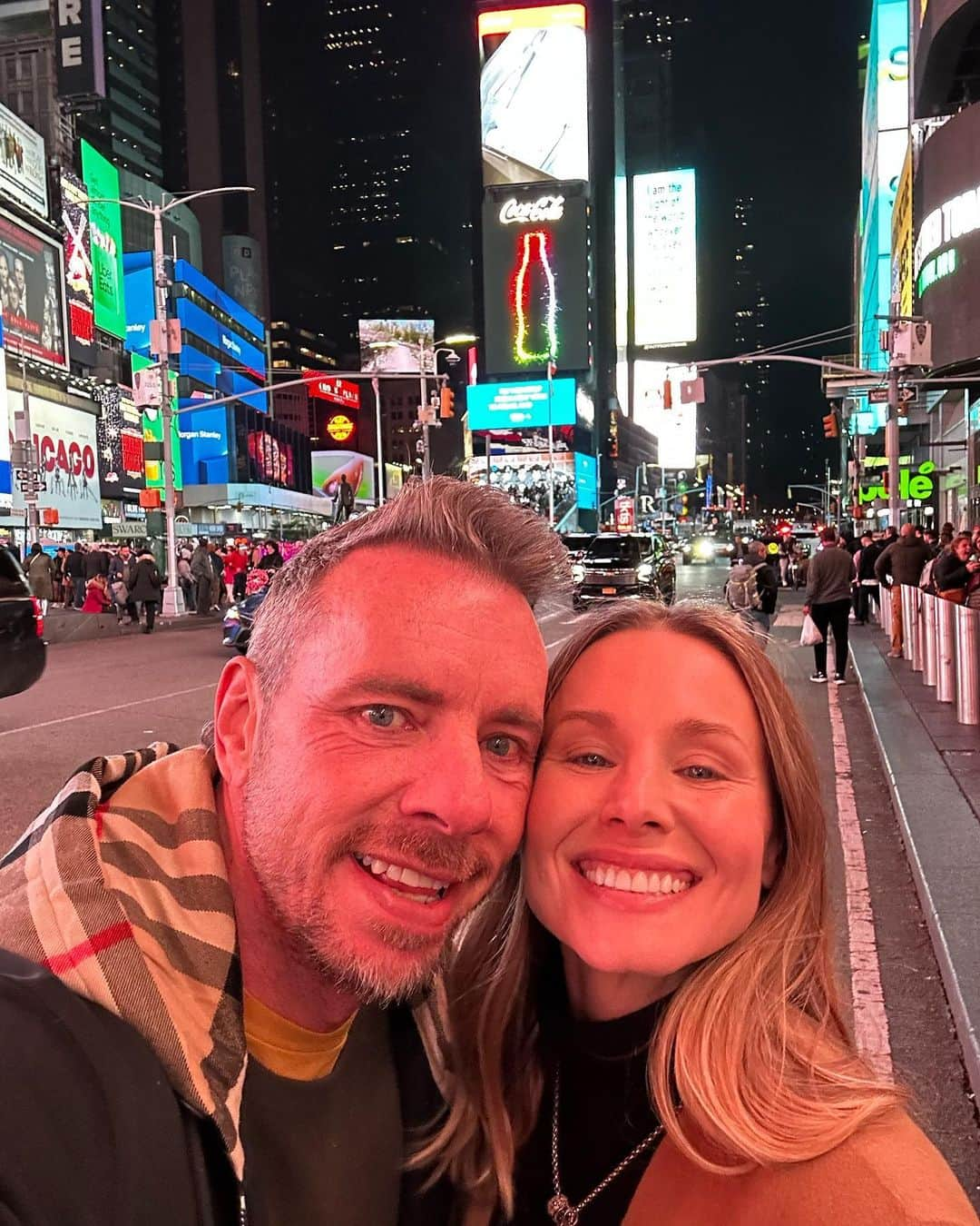 ダックス・シェパードさんのインスタグラム写真 - (ダックス・シェパードInstagram)「NYC we love you. Three trips to @pizzalovesemily and four trips to @bubbys in three days!!! @kristenanniebell」11月6日 3時04分 - daxshepard