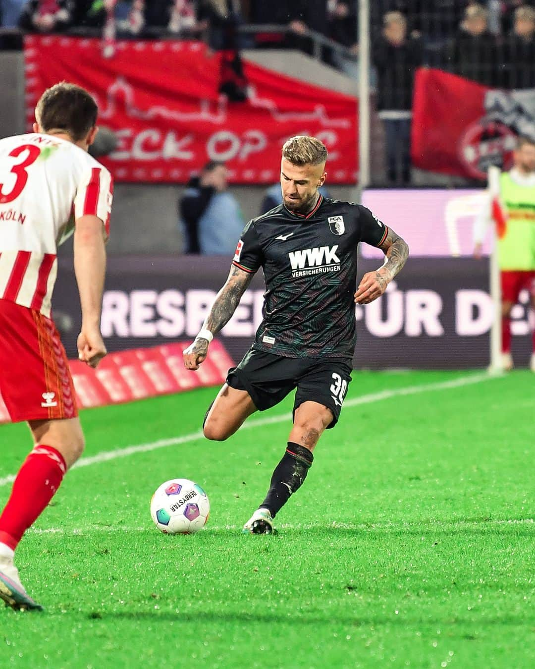 FCアウクスブルクのインスタグラム：「Meilenstein geknackt! ✅ Glückwunsch zu 5️⃣0️⃣ Spielen in der @bundesliga, @niklasdorsch! 👏 #KOEFCA   #FCA #FCA1907 #fcaugsburg」