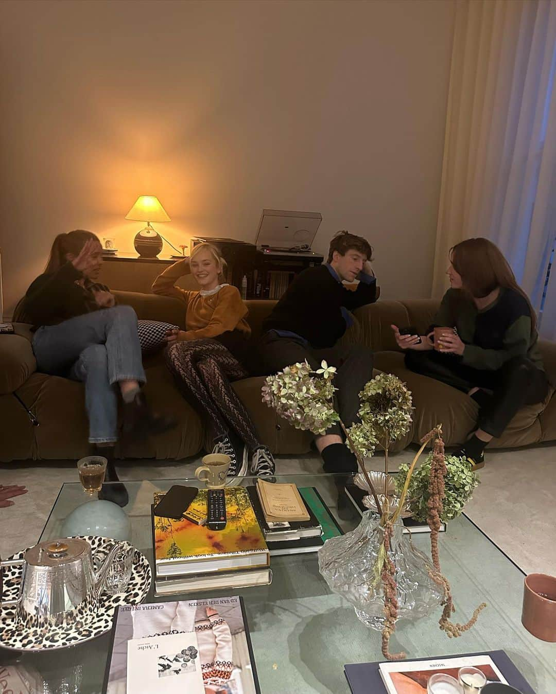 Camille Charriereさんのインスタグラム写真 - (Camille CharriereInstagram)「homebodies 🕯️」11月6日 3時07分 - camillecharriere