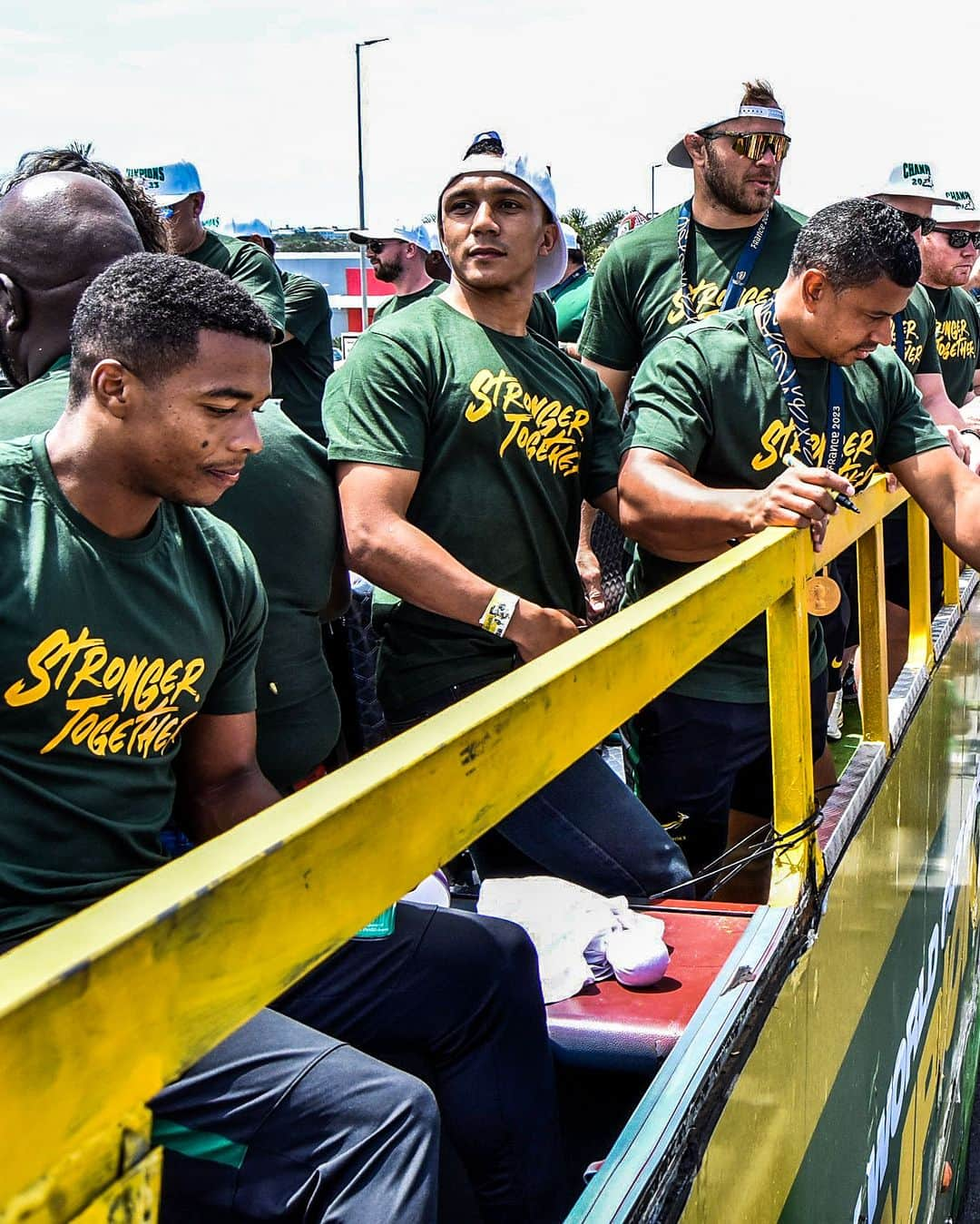 ラグビー南アフリカ代表さんのインスタグラム写真 - (ラグビー南アフリカ代表Instagram)「A special Sunday in East London 🏆🚌 #Springboks #StrongerTogether  📸 Gallo Images」11月6日 3時15分 - bokrugby