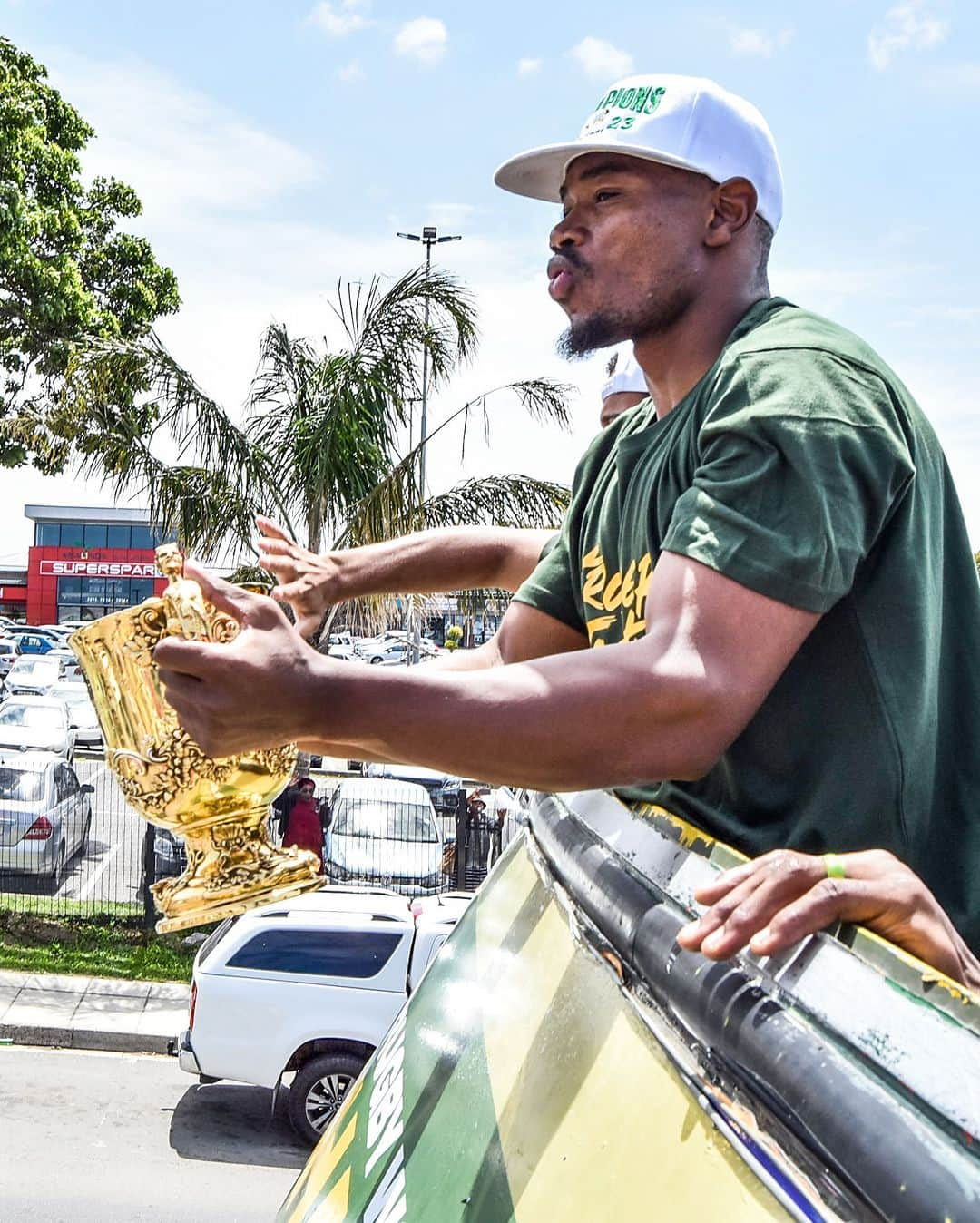 ラグビー南アフリカ代表さんのインスタグラム写真 - (ラグビー南アフリカ代表Instagram)「A special Sunday in East London 🏆🚌 #Springboks #StrongerTogether  📸 Gallo Images」11月6日 3時15分 - bokrugby