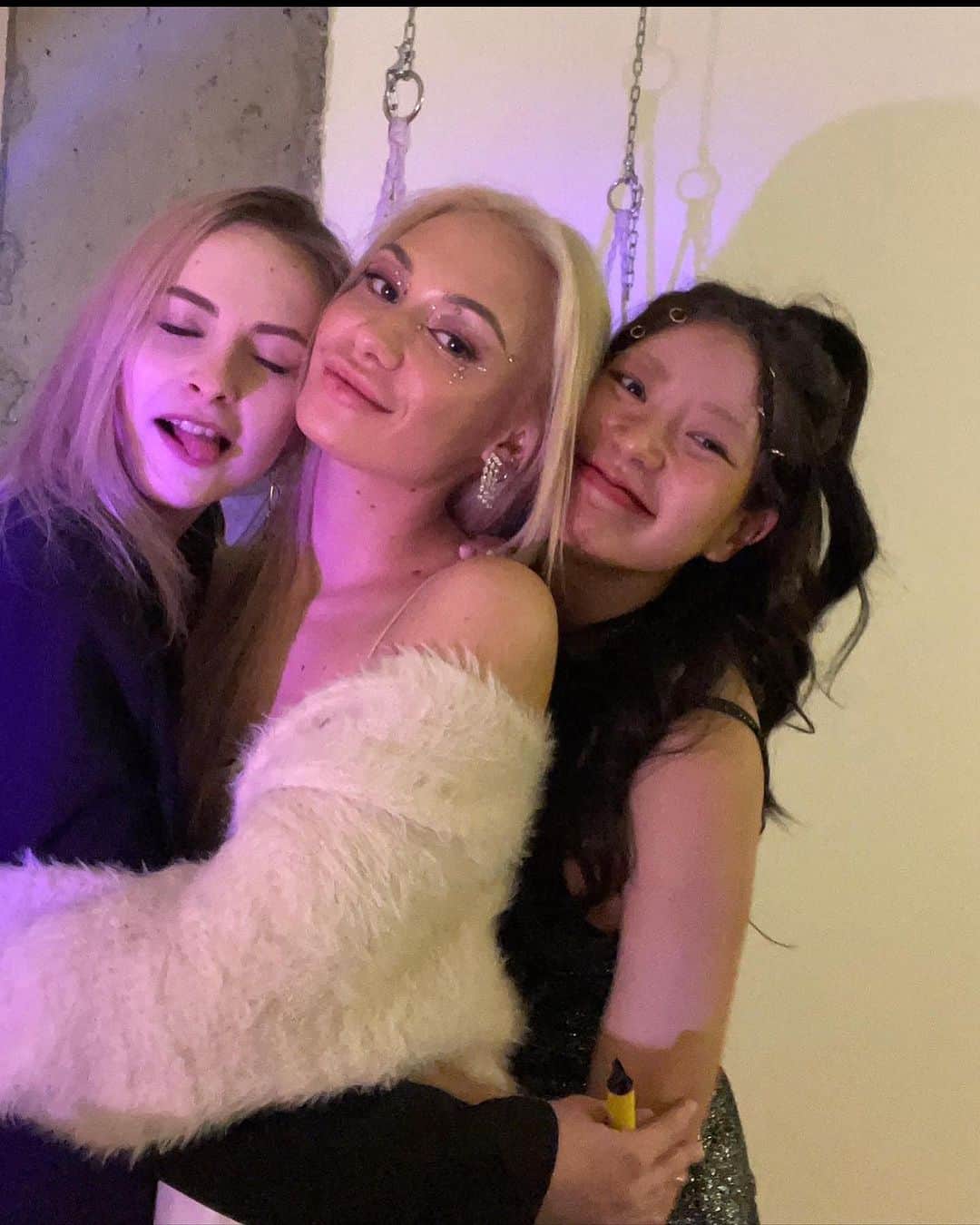 ヘランさんのインスタグラム写真 - (ヘランInstagram)「202220000 👯‍♀️」11月6日 3時21分 - jainros9
